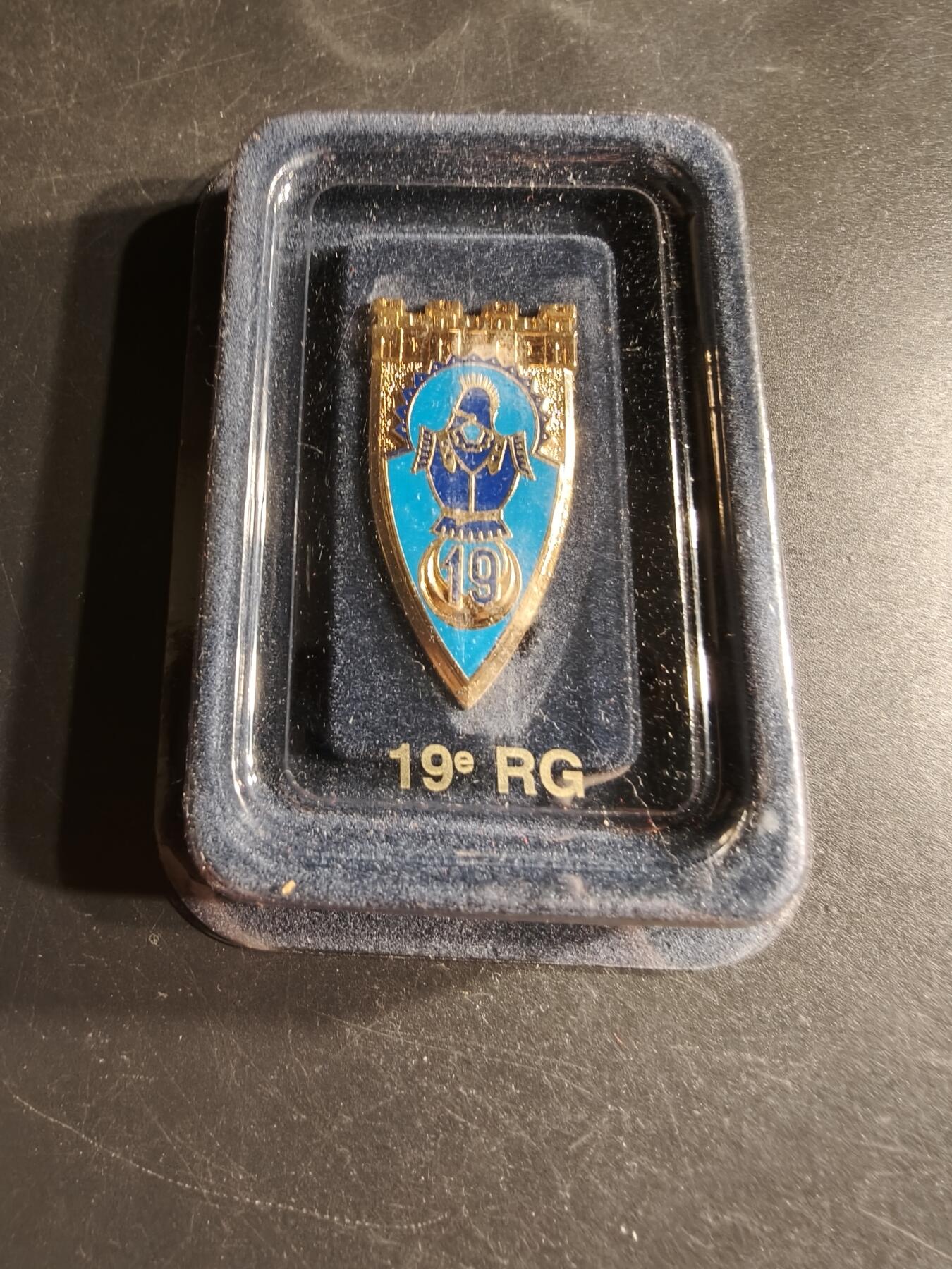老王徽章第166期 法国第19工兵团证章    亚瑟贝特朗造     原盒