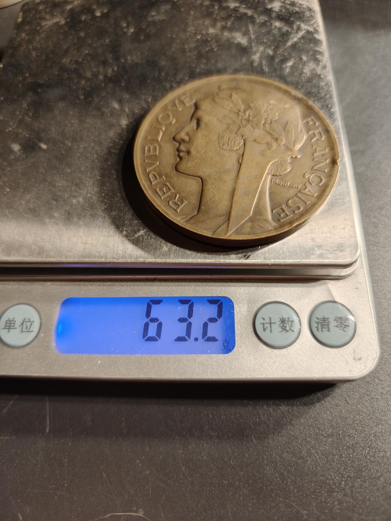 老王徽章第166期 法国体育教育协会大铜章    直径50mm.   重量63.2g