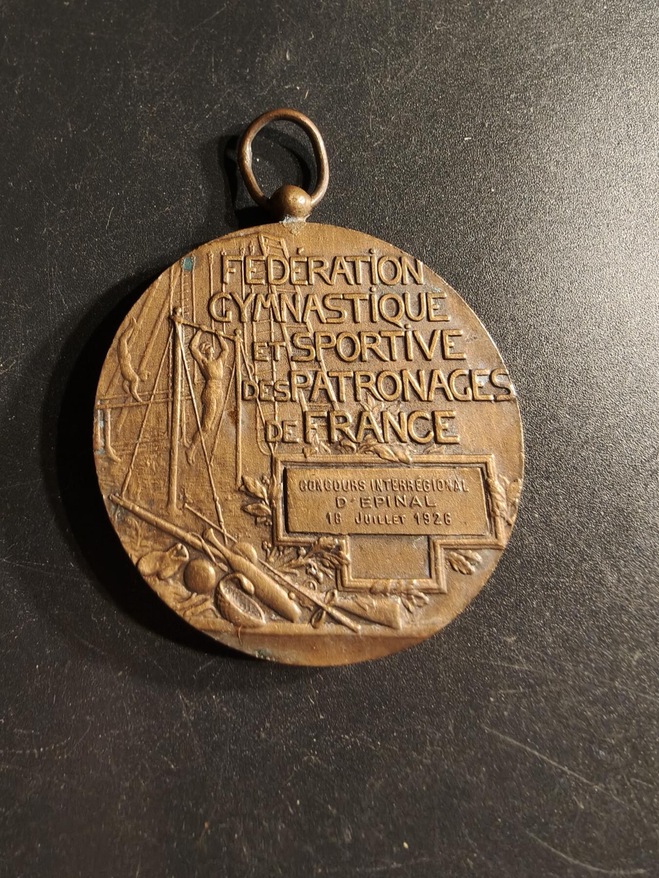 老王徽章第166期 法国体育协会铜奖章     直径44mm.   重量43g