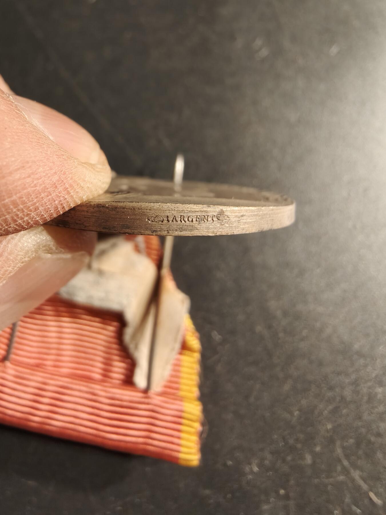 老王徽章第166期 法国银级东方工业协会奖章    950银     27.2g