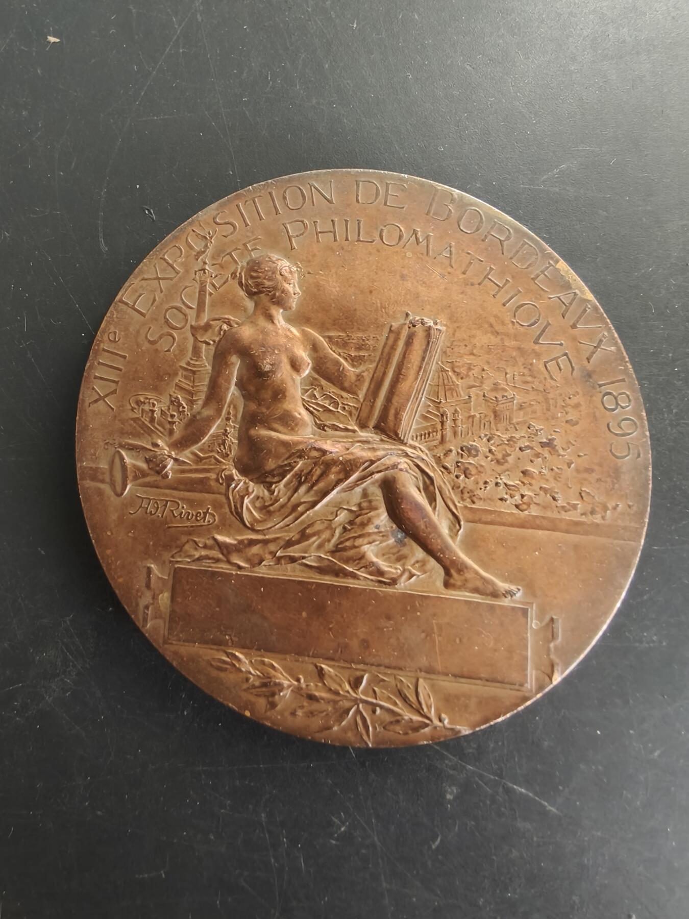 老王徽章第166期 法国1895 年波尔多爱科学学会第十三届全国博览会大铜章    原盒    大师里维特作品    直径64mm.   重量107.7g