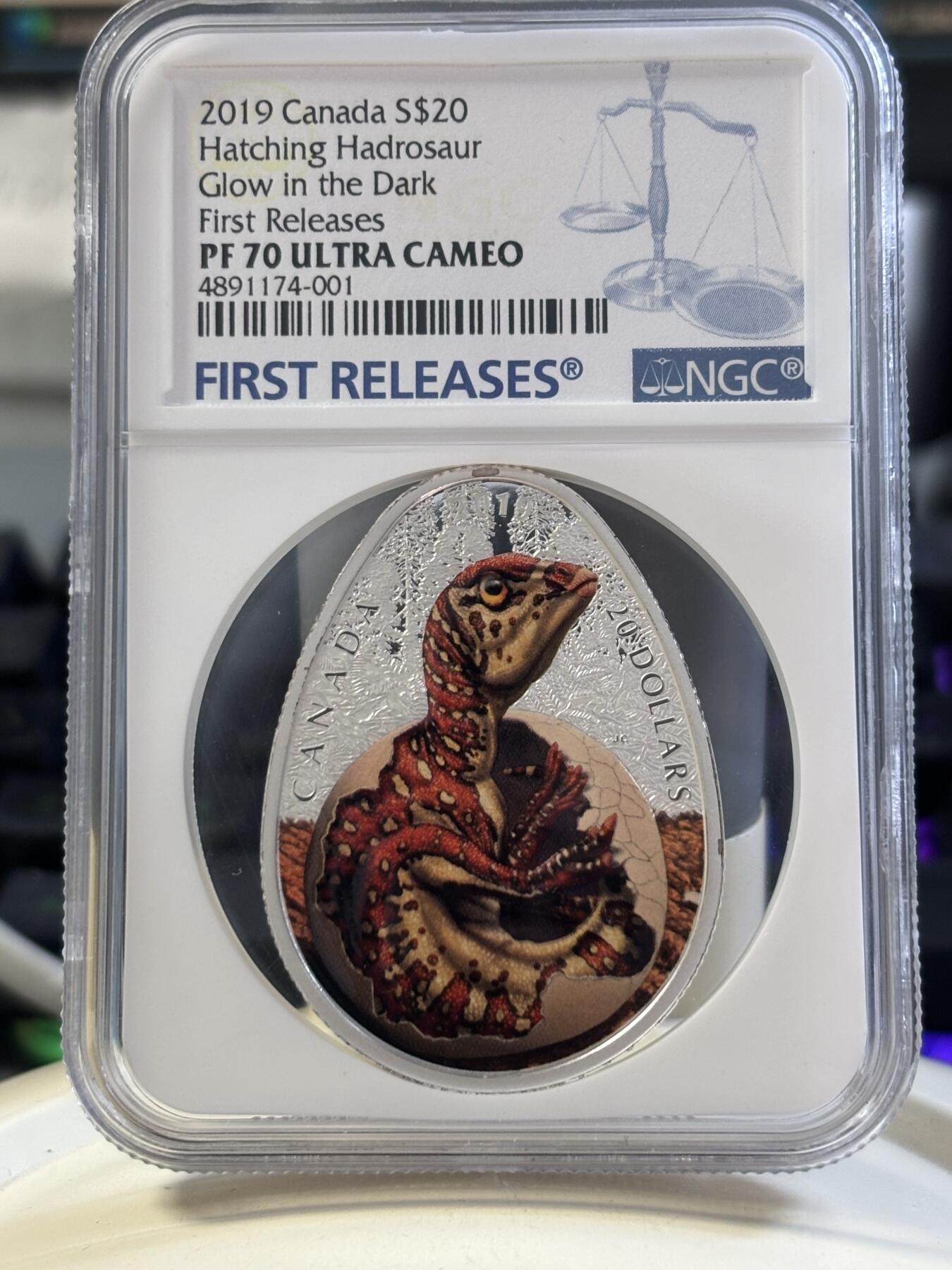 第183期拍卖 加拿大2019年孵化的鸭嘴龙荧光纪念银币NGC-PF70首无盒无证书，9999银，31.82克，发行4000枚