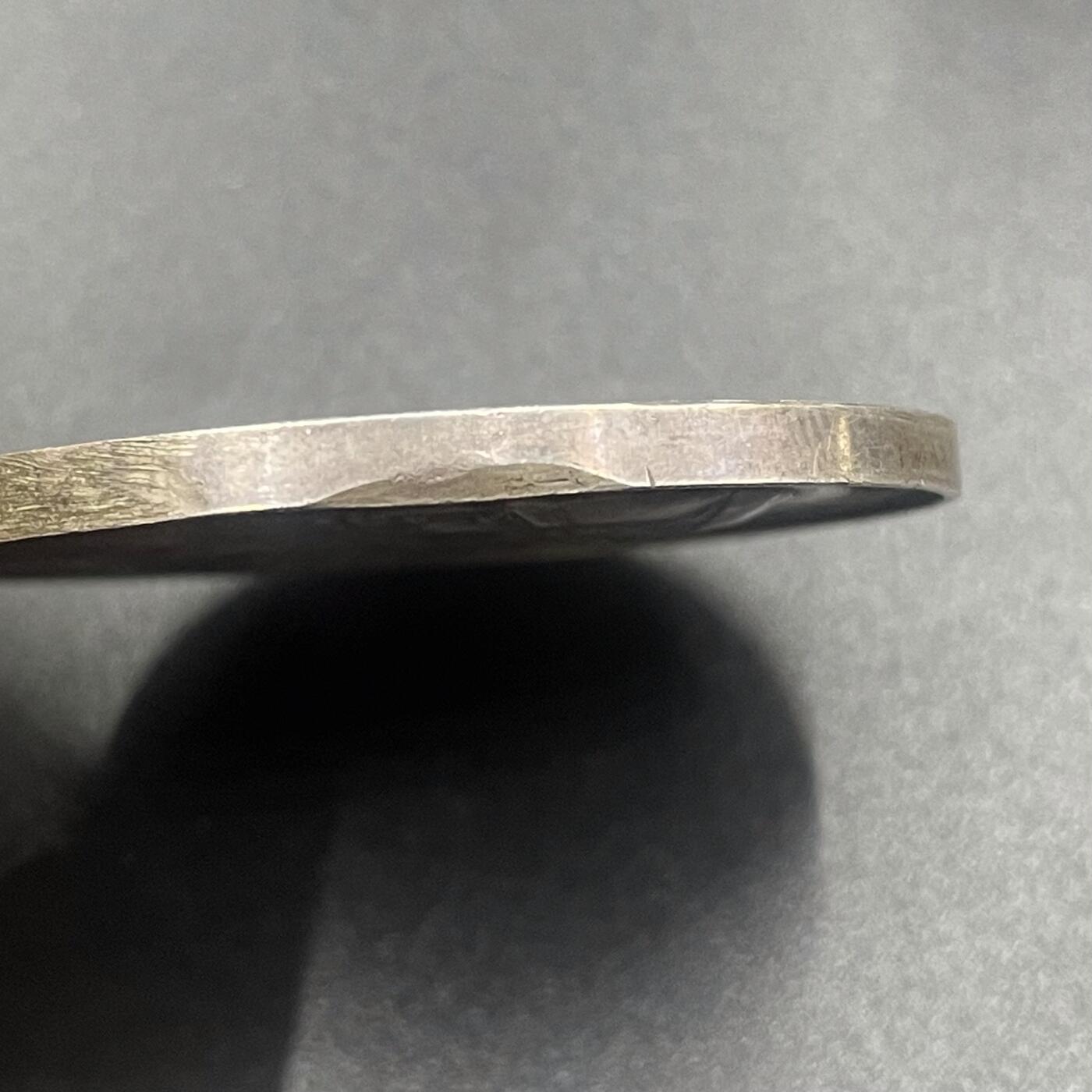 「木头集藏」章牌精品专场！ 1887年梵蒂冈庆祝教皇利奥十三世担任神职50周年纪念银章，直径：47 mm，42.3 g，背面刻画小天使托举着“EUROPA”“AMERICA”等标识，代表全球天主教信众的共同庆祝，较少见大尺寸教皇纪念银章。