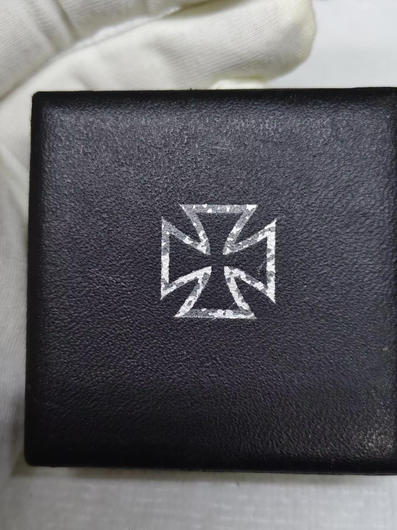 ww2，德三一级铁十字附带白油，l11厂厂标，带品相完美的原盒