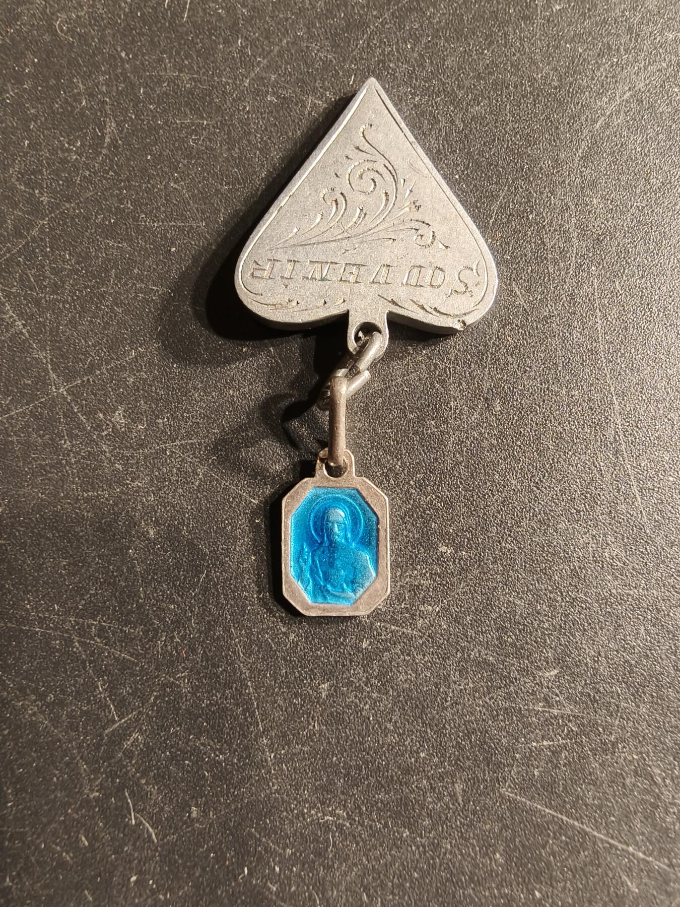 老王徽章第166期 法国天主教会纪念章    银质珐琅     1.1g