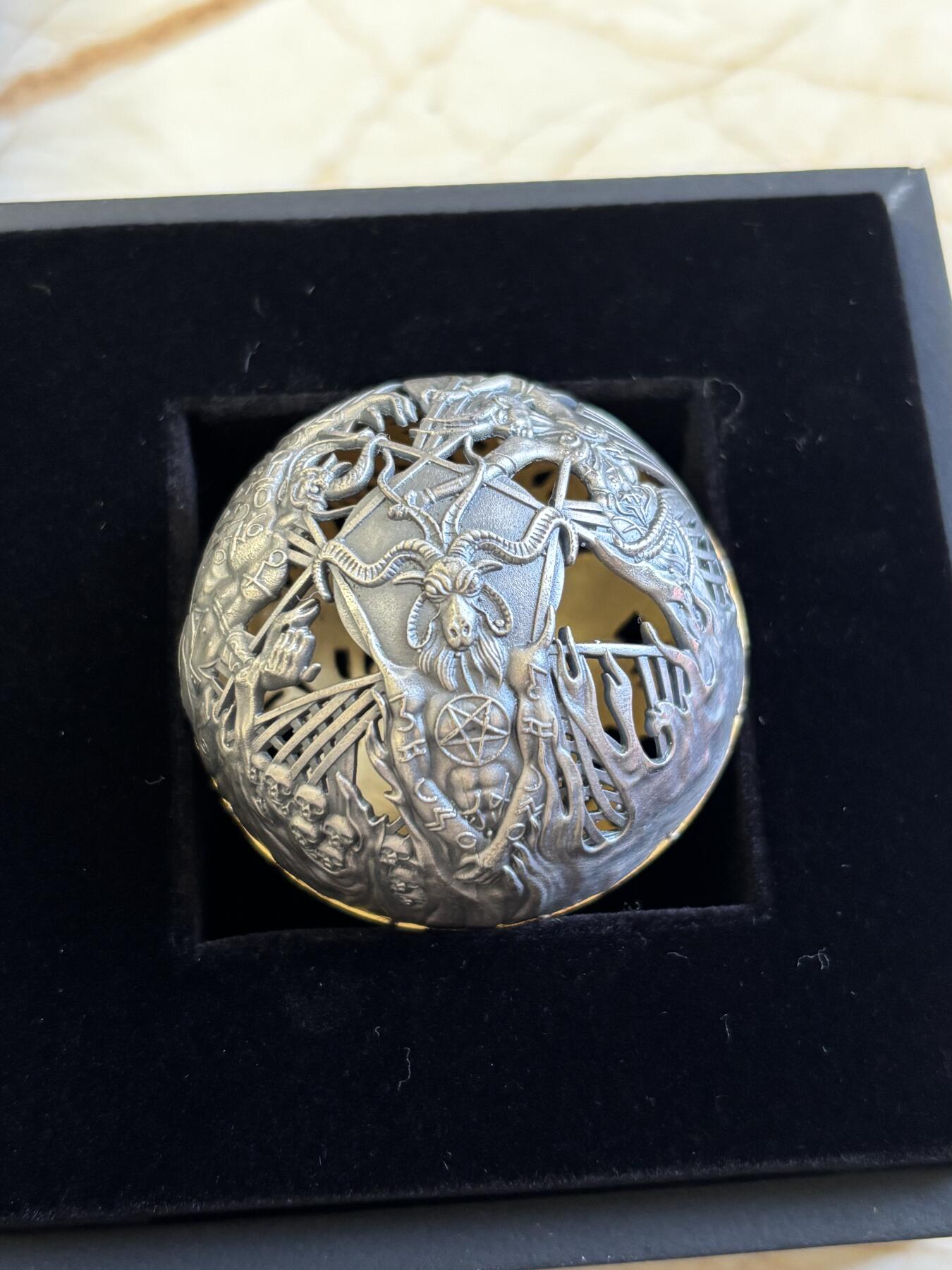 第183期拍卖 萨摩亚2021年地狱与天堂2盎司镂空镀金纪念银币，999银镀金，2盎司，发行1499枚