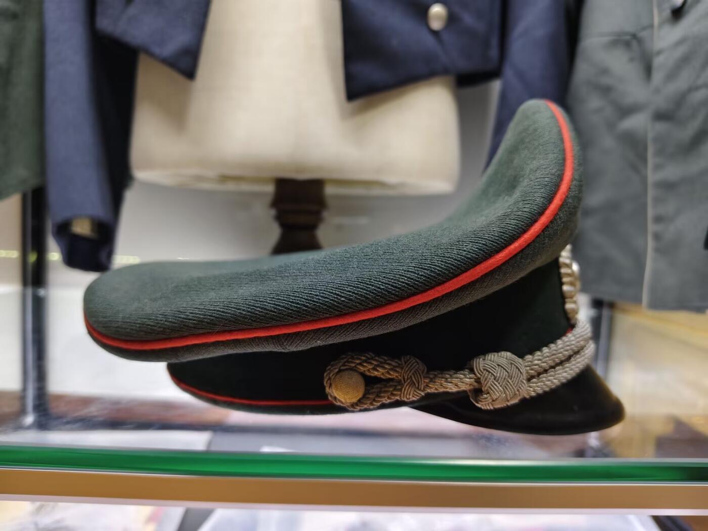 ww2，德三陆军炮兵君官大檐帽，59大头围，斜纹马裤尼材质，内标保存完好，马鞍形很好看