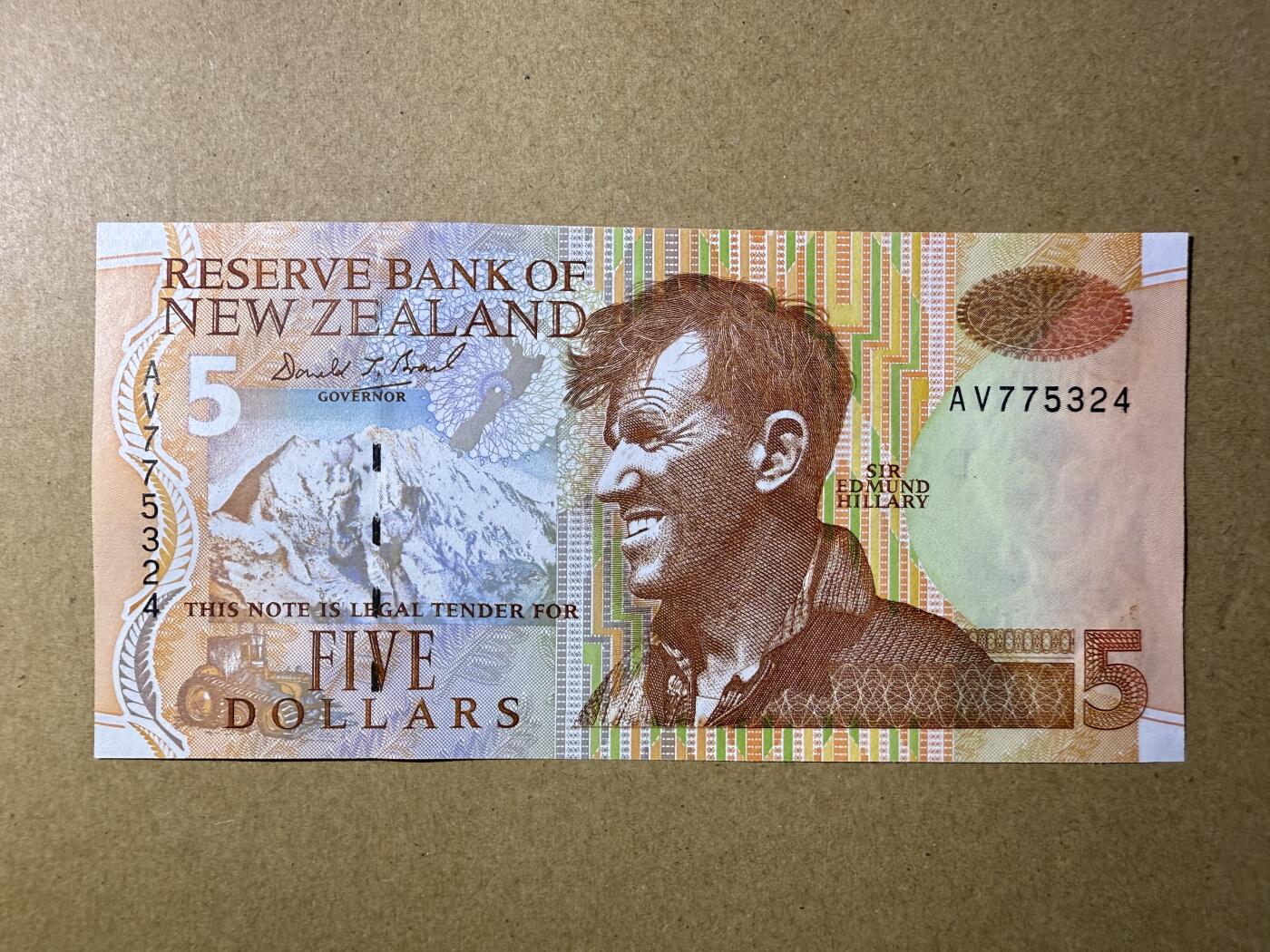 《艾美收藏》第222期-11.30周日外币畅拍 新西兰5元 UNC 1992年 黄眼企鹅