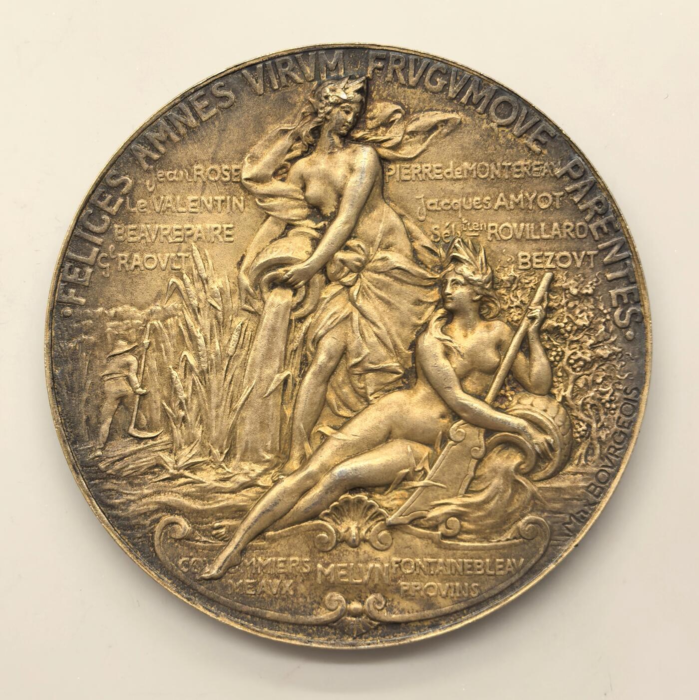 博洋堂世界钱币拍卖第149期（全场包邮） 法国新艺术时期财富双女神银章，直径63mm，重约117克，雕刻极其精美，画面感极丰富的一枚银章，银镀金版，背面无刻字，极其罕见的一枚奖章