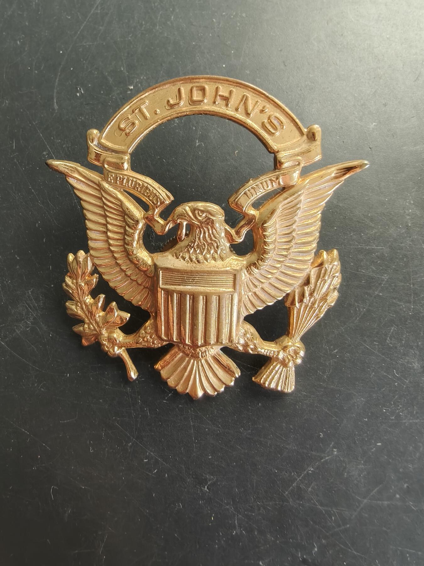 老王徽章第166期 美国圣约翰军事学院预备军官团大檐帽帽徽
