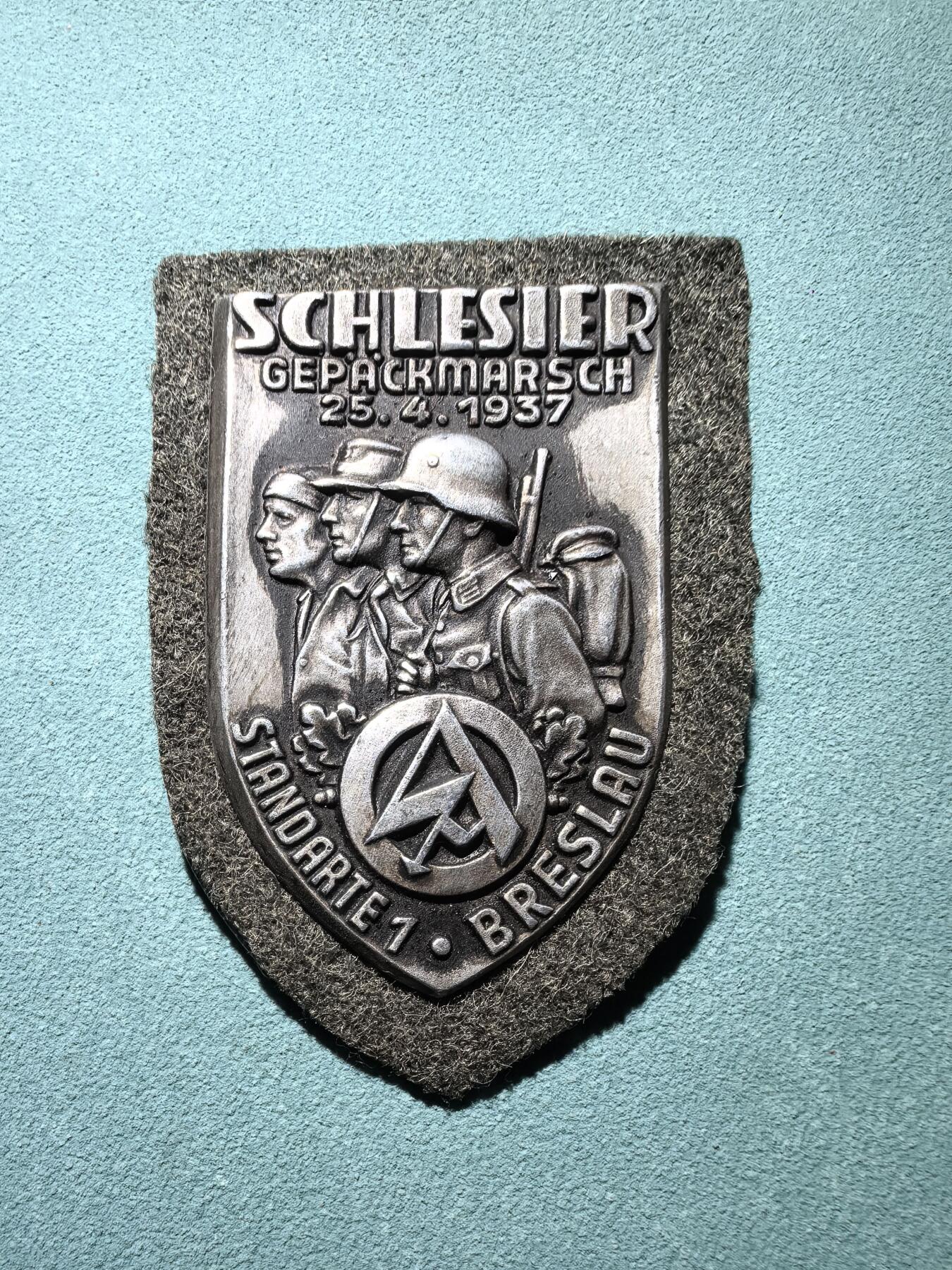 盛世勋华——号角文化勋章邮票专场拍卖第290期 德国（1939）冲锋队（SA）西里西亚大队第一旗队1937年布列斯劳负重行军纪念章 带厂标 极为罕见