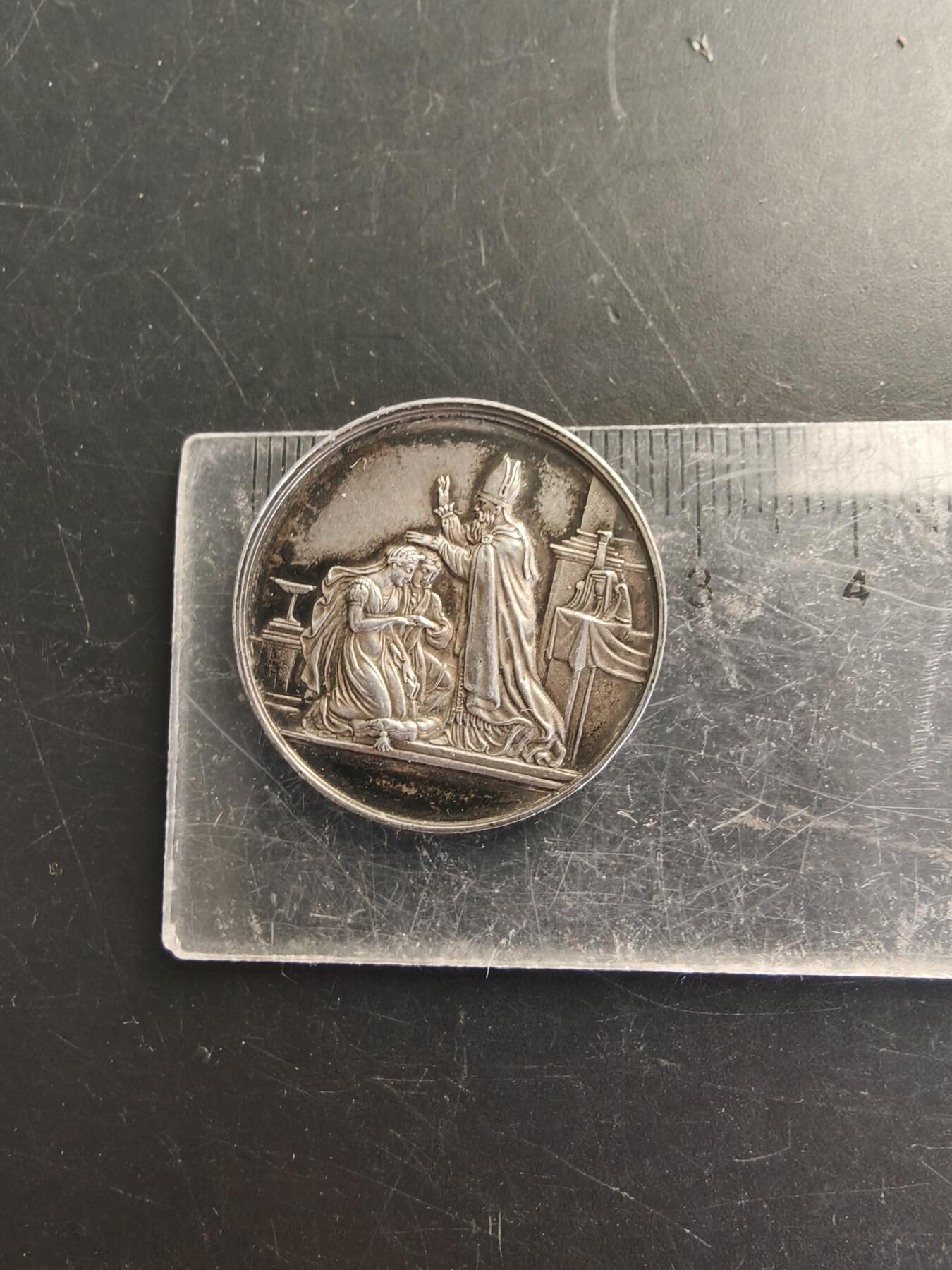 老王徽章第166期 法国银婚章    蜜蜂950银标    直径28mm.   重量10g