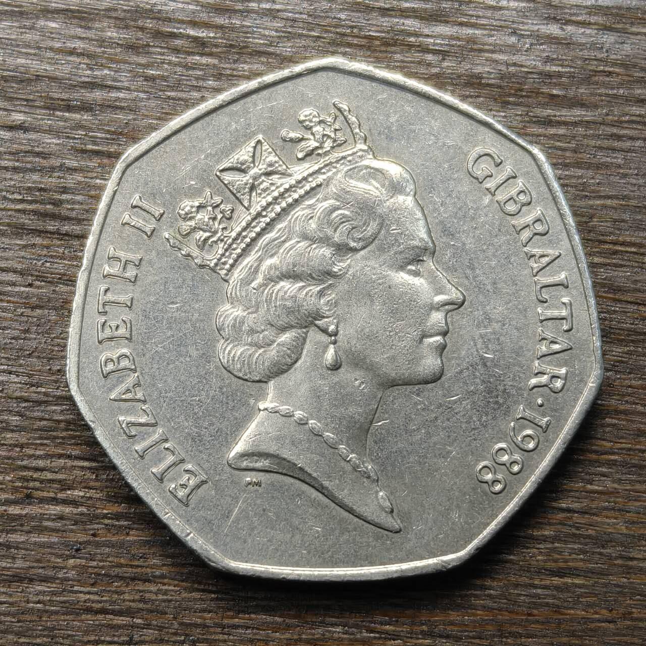 【铜匠收藏】★第133场★散币场，无佣金，30包邮。不满30元，支付5元运费。《接受代拍 代送NGC评级》 直布罗陀 1988年 50便士 国花-香雪球花