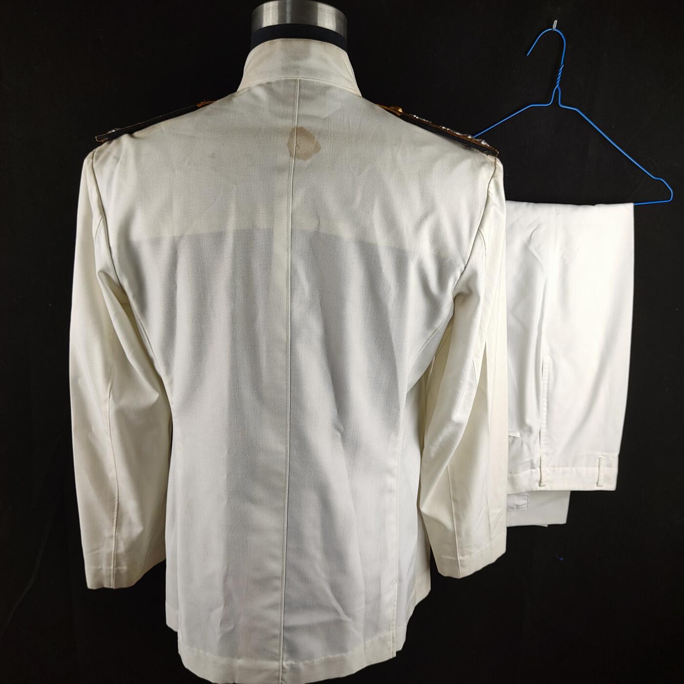 0元起拍勋章 第314期 咸鱼国勋章拍卖专场 11月30日（周日）下午6：00开始 民国白色立领夏服一套 上将阶级 胸围102 肩宽46 衣长78 袖长59 领围41 腰围82 裤长101