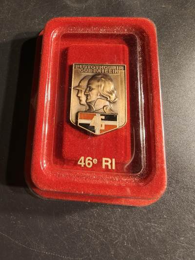 老王徽章第166期 - 法国第46步兵团证章    亚瑟贝特朗造     原盒