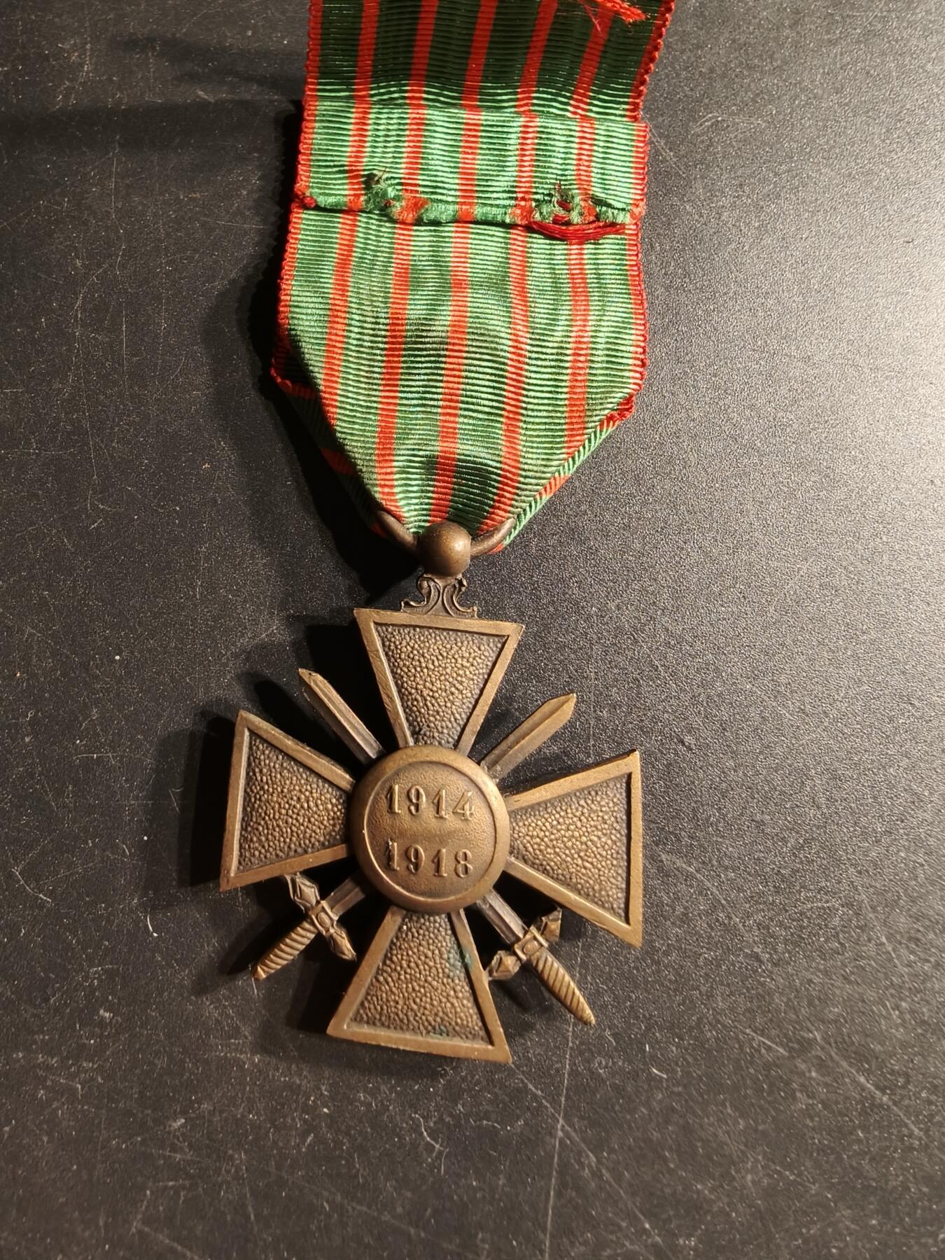 老王徽章第166期 法国1918版战争十字奖章    一颗铜星勋饰