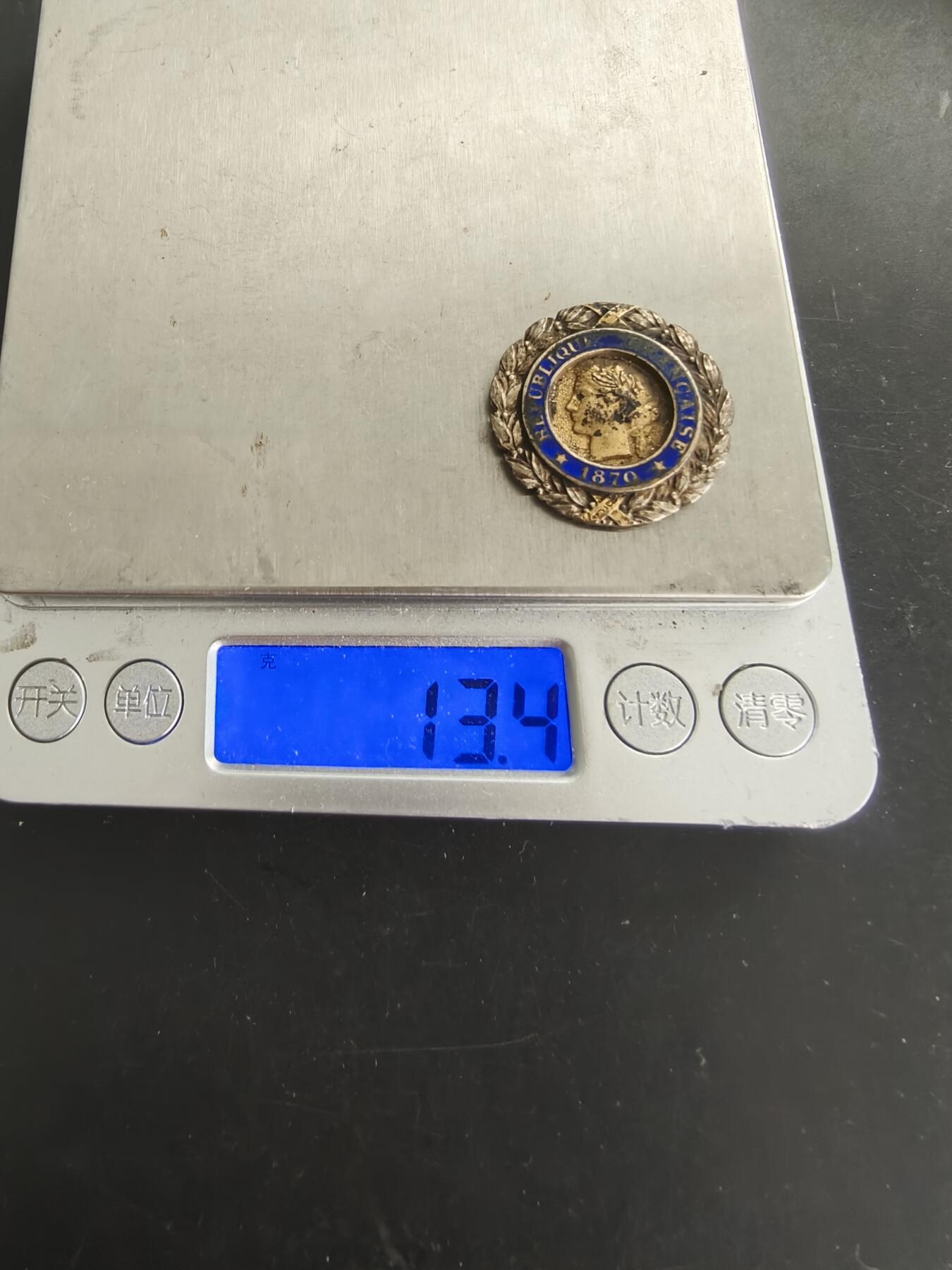 老王徽章第166期 法国军事奖章     三共时期    950银镀金珐琅    断头章     13.4g