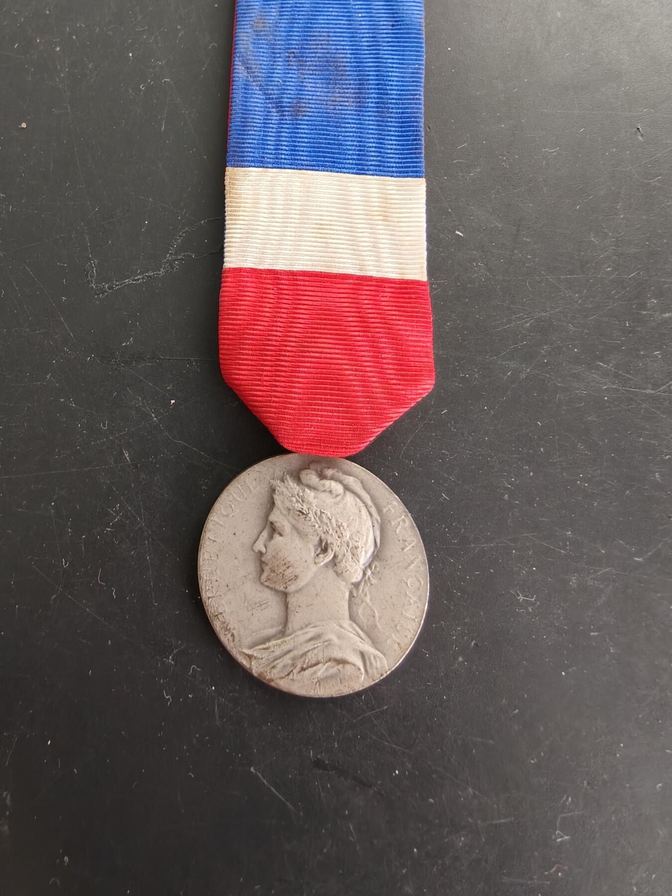 老王徽章第166期 法国银级劳工奖章     950银     11.7g