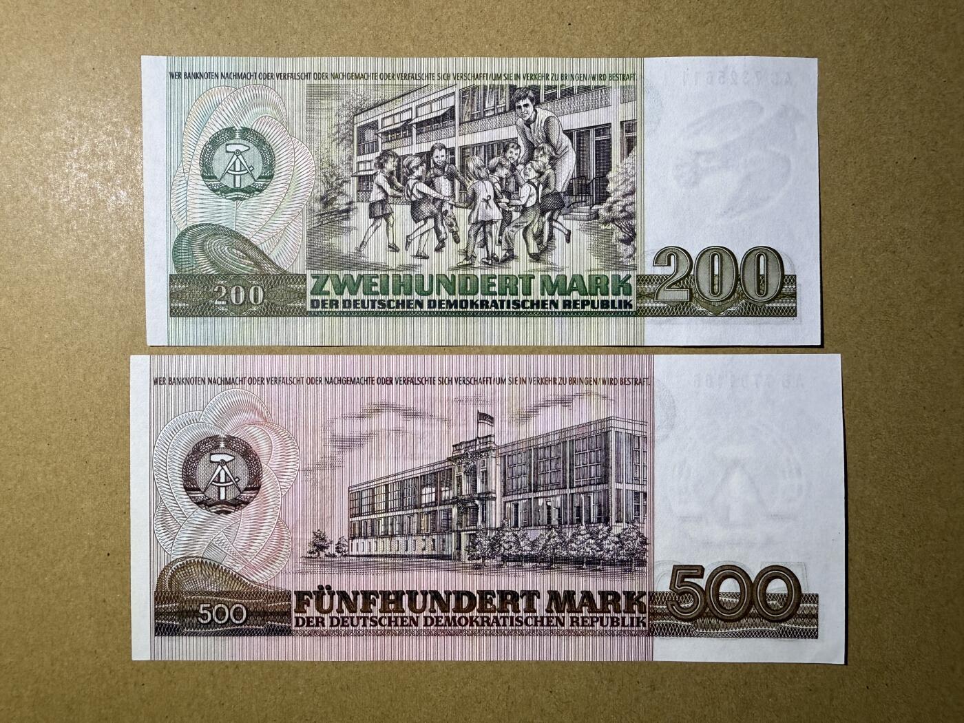 《艾美收藏》第222期-11.30周日外币畅拍 东德200、500马克2张 UNC 1985年 无4双尾
