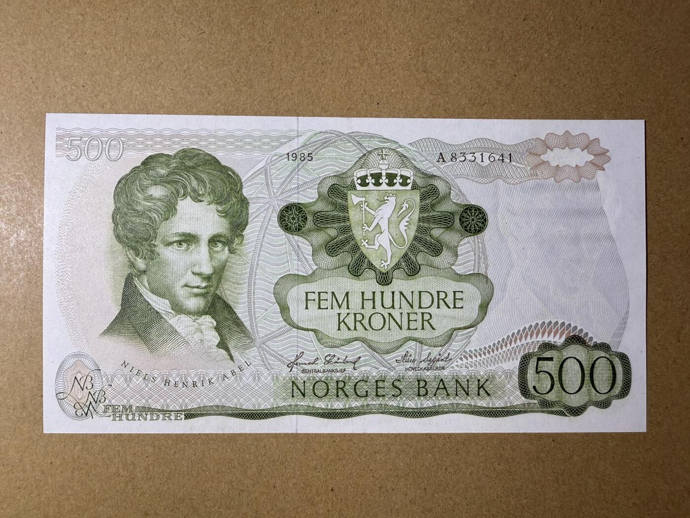 《艾美收藏》第222期-11.30周日外币畅拍 挪威500克朗 AU 1985年A冠 挪威数学家阿贝尔 中折