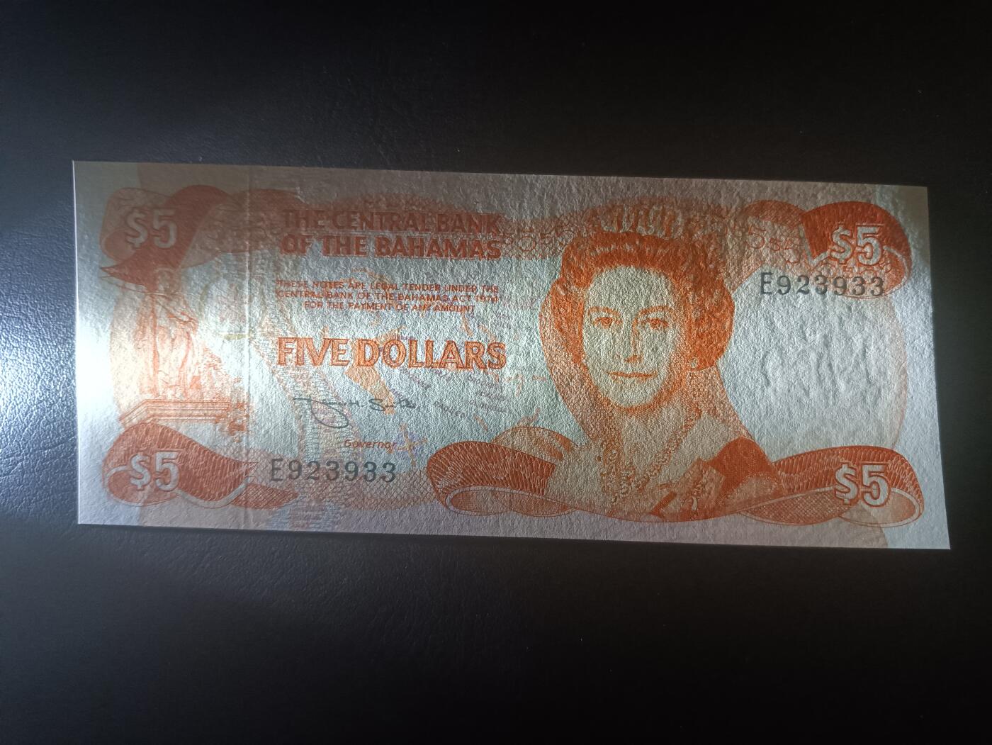 2025十一月第七期，总205期 巴哈马1984版5元AUNC无47，中年女王和原住民战舞