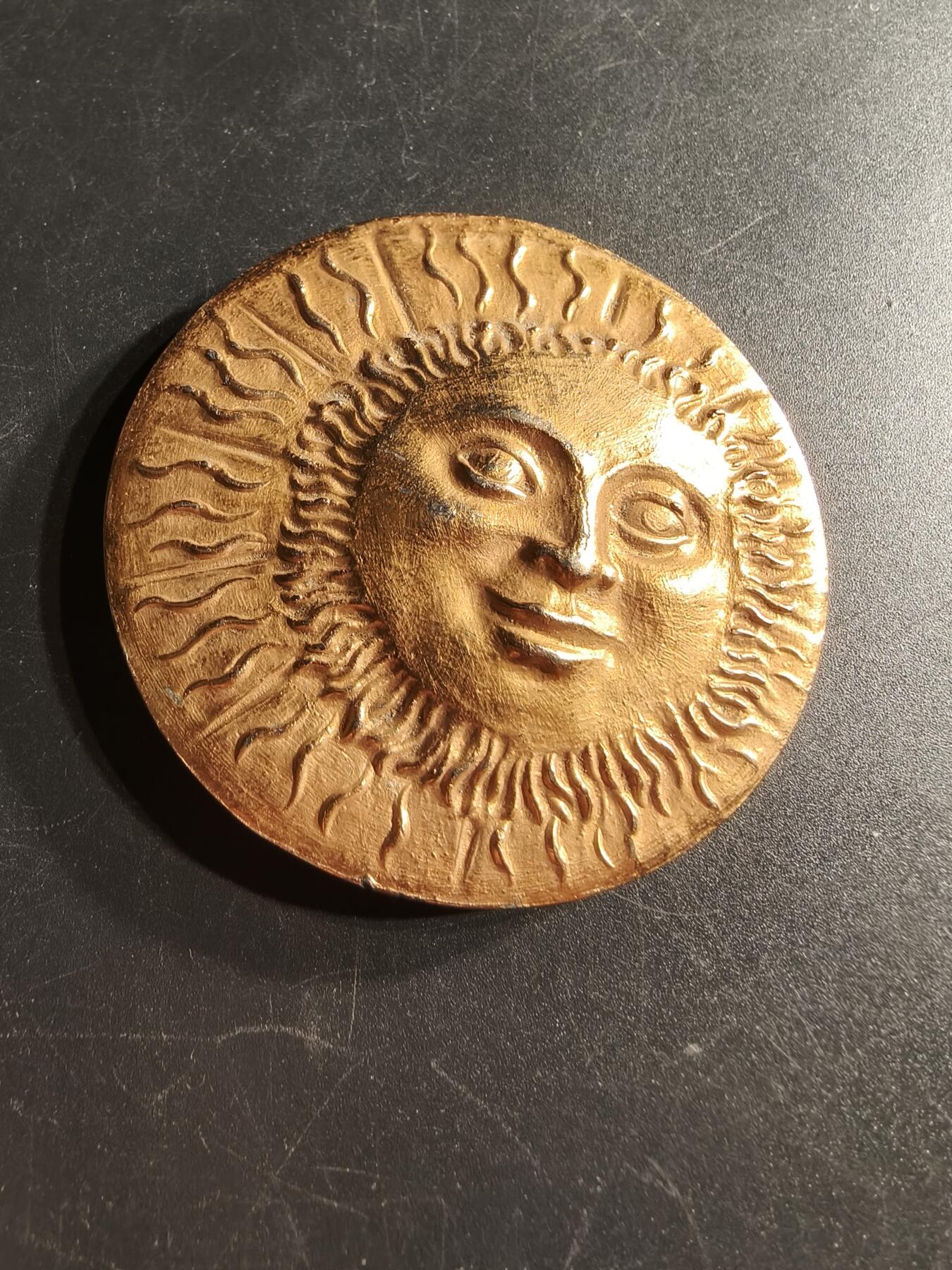 老王徽章第166期 法国太阳大铜章    直径64mm.    重量223.2g