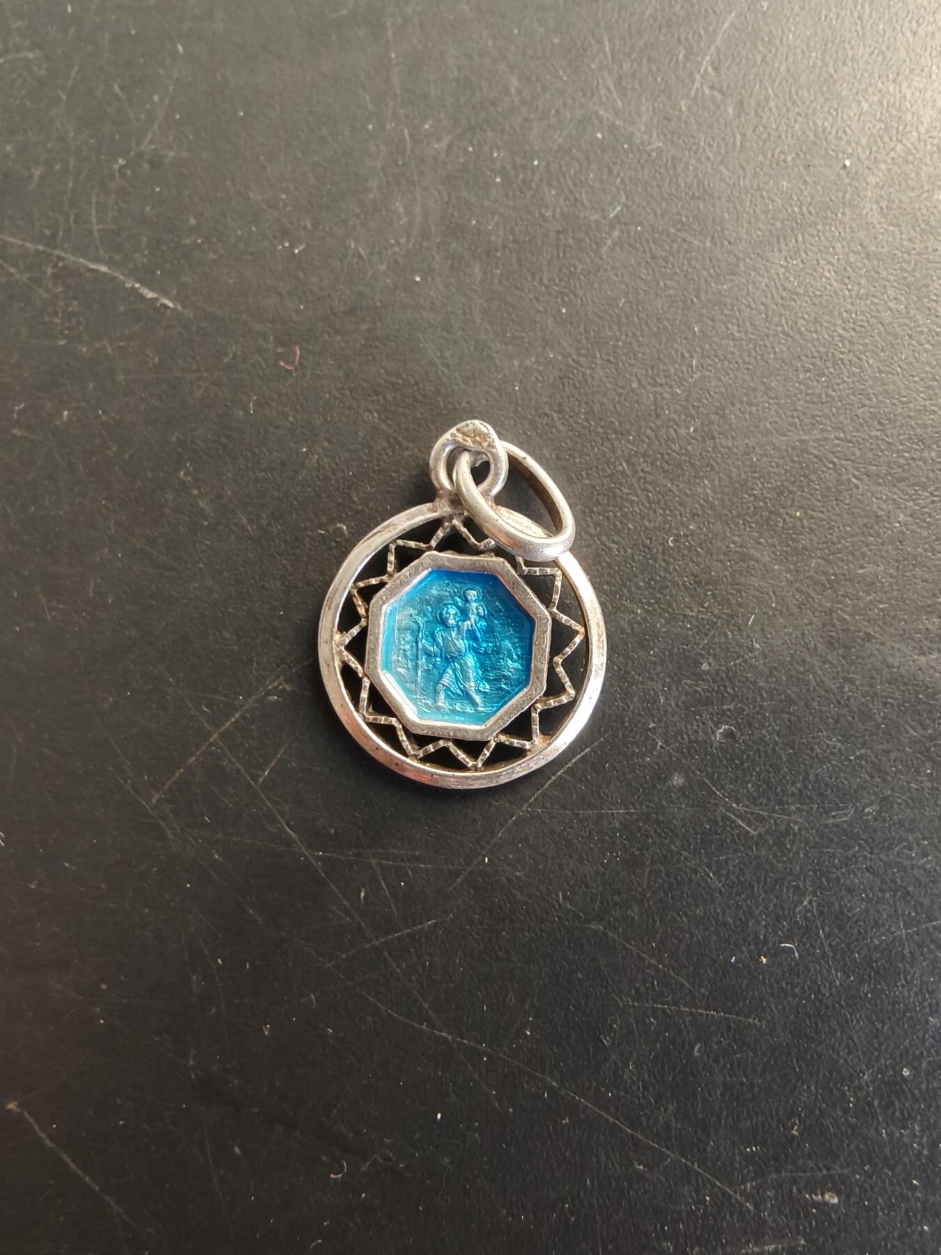 老王徽章第166期 法国天主教会纪念章    银质珐琅     0.8g