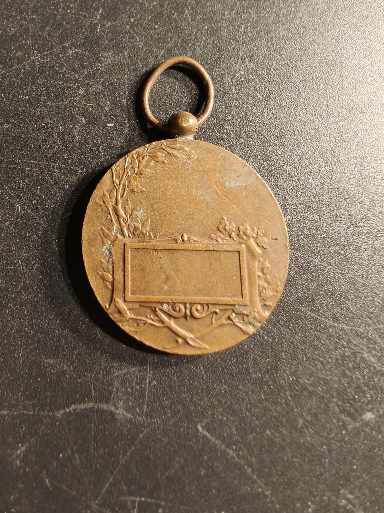 老王徽章第166期 法国体操协会铜奖章     直径26mm.   重量9.5g