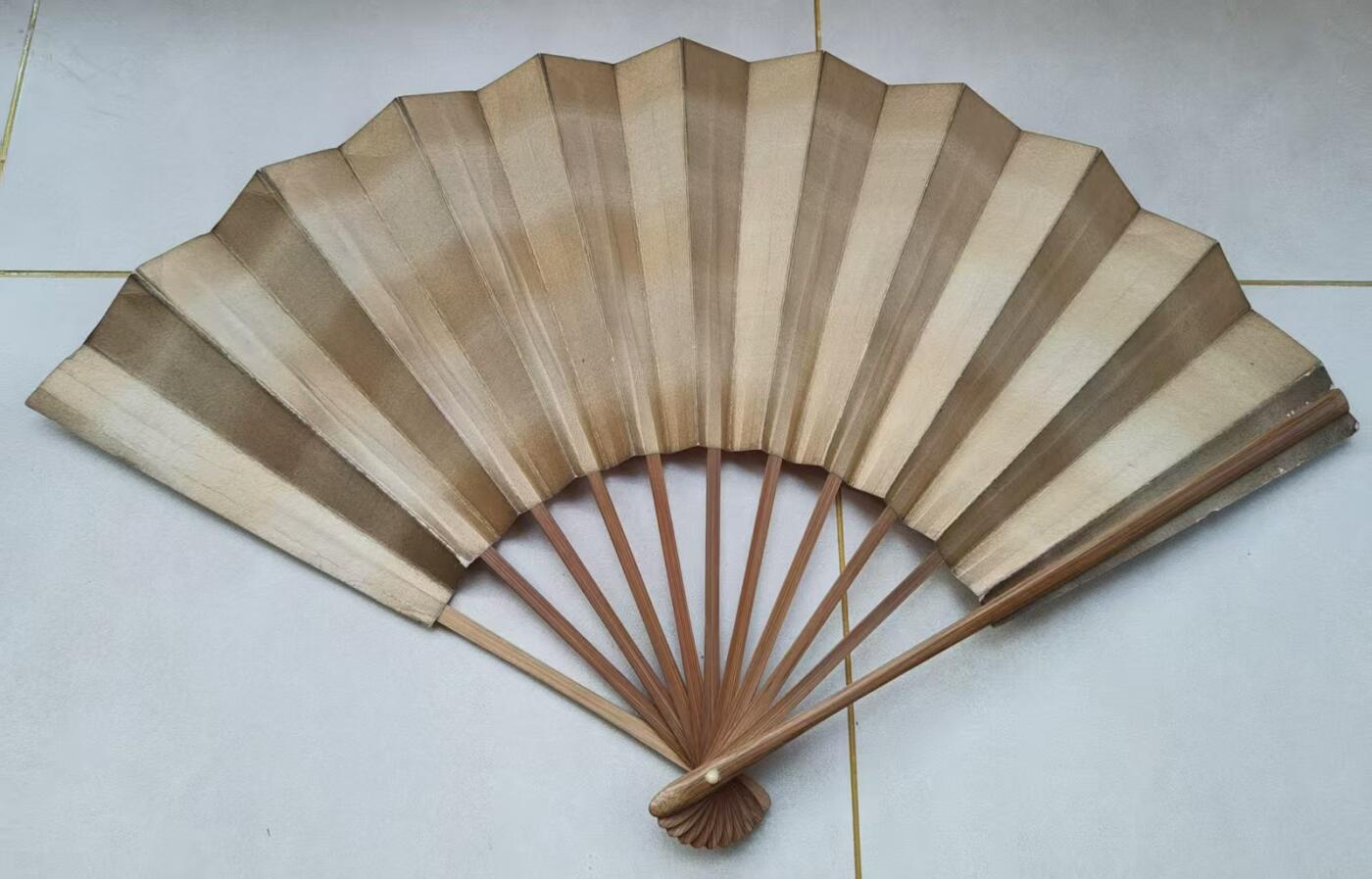 七河·世界钱币杂件水晶矿标小拍（总第29期） 藏家出品X644 邻国“福仙堂”款老折扇一件 素面 本件拍品由合作藏家负责邮寄