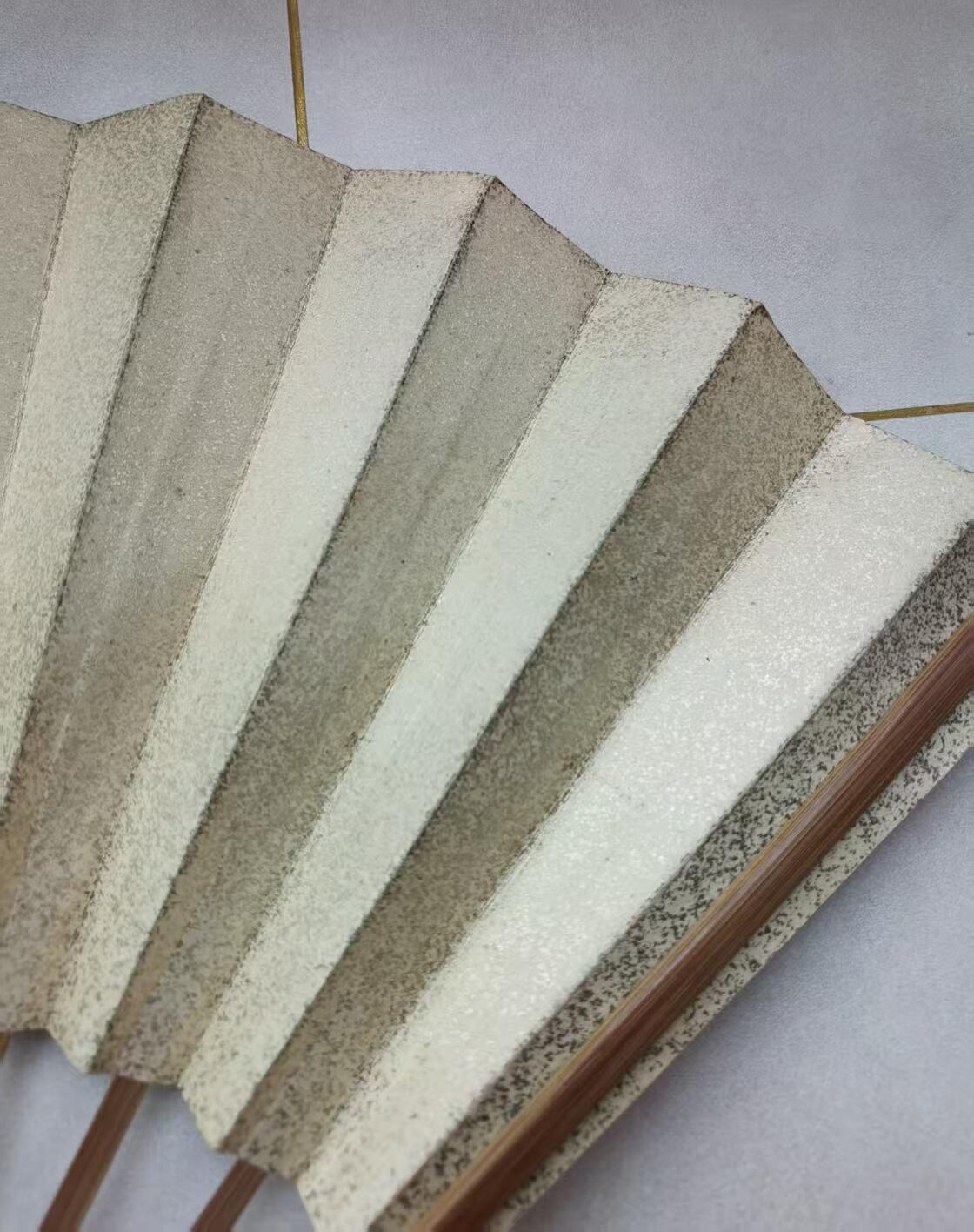 七河·世界钱币杂件水晶矿标小拍（总第29期） 藏家出品X644 邻国“福仙堂”款老折扇一件 素面 本件拍品由合作藏家负责邮寄