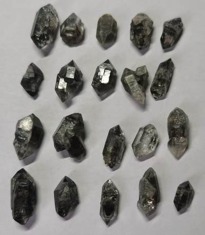 七河·世界钱币杂件水晶矿标小拍（总第29期） - 藏家出品X646 云贵闪灵钻，闪灵水晶，一组20个 本件拍品由合作藏家负责邮