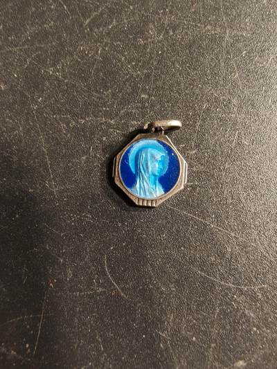 老王徽章第166期 - 法国天主教会纪念章    银质珐琅     0.7g