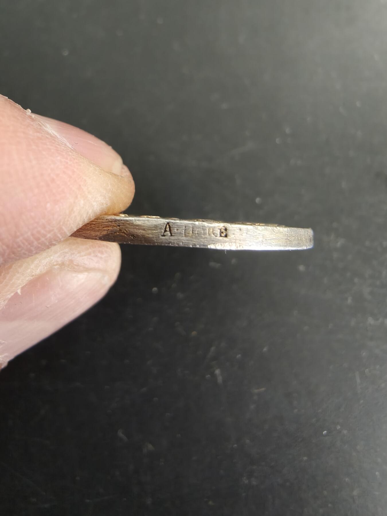 老王徽章第166期 法国银婚章    950银镀金    原盒    直径30mm.   重量11.9g