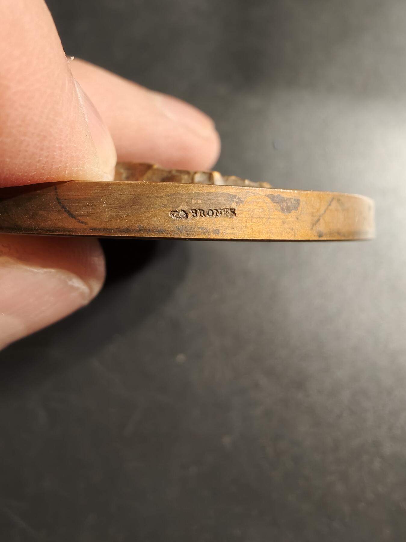 老王徽章第166期 法国陆军利奥泰元帅诞辰100周年大铜章     高浮雕    直径72mm.    重量169.5g