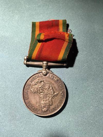 盛世勋华——号角文化勋章邮票专场拍卖第290期 - 英国二战非洲服役奖章 南非版 带边铭 银制
