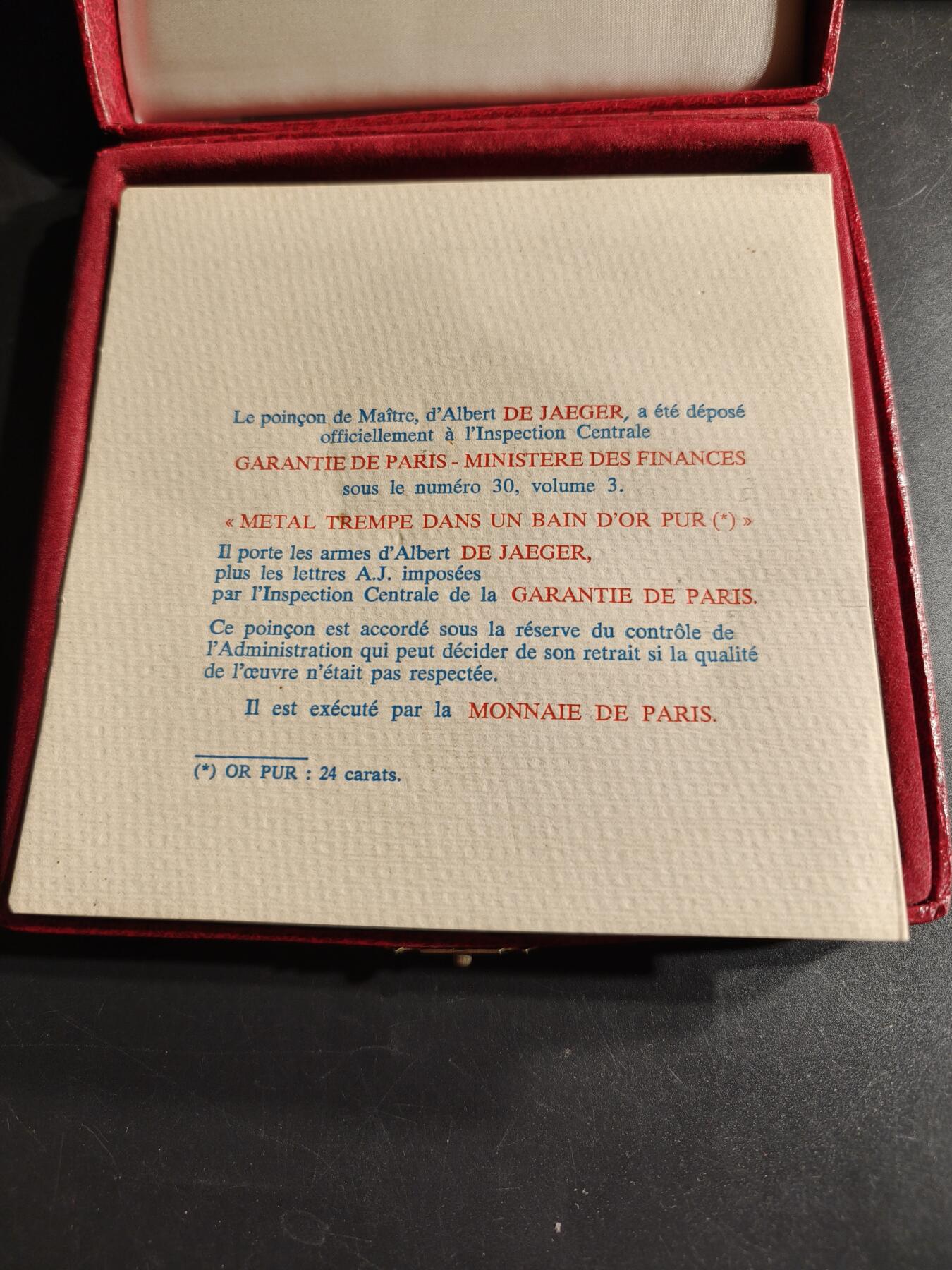 老王徽章第166期 法国夏尔戴高乐将军逝世镀金大铜章     原盒原证镀24k金    罕见大尺寸    直径90mm.     重量762.2g