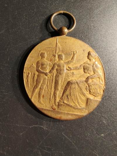 老王徽章第166期 - 法国体操协会镀金铜奖章     直径44mm.   重量39.5g