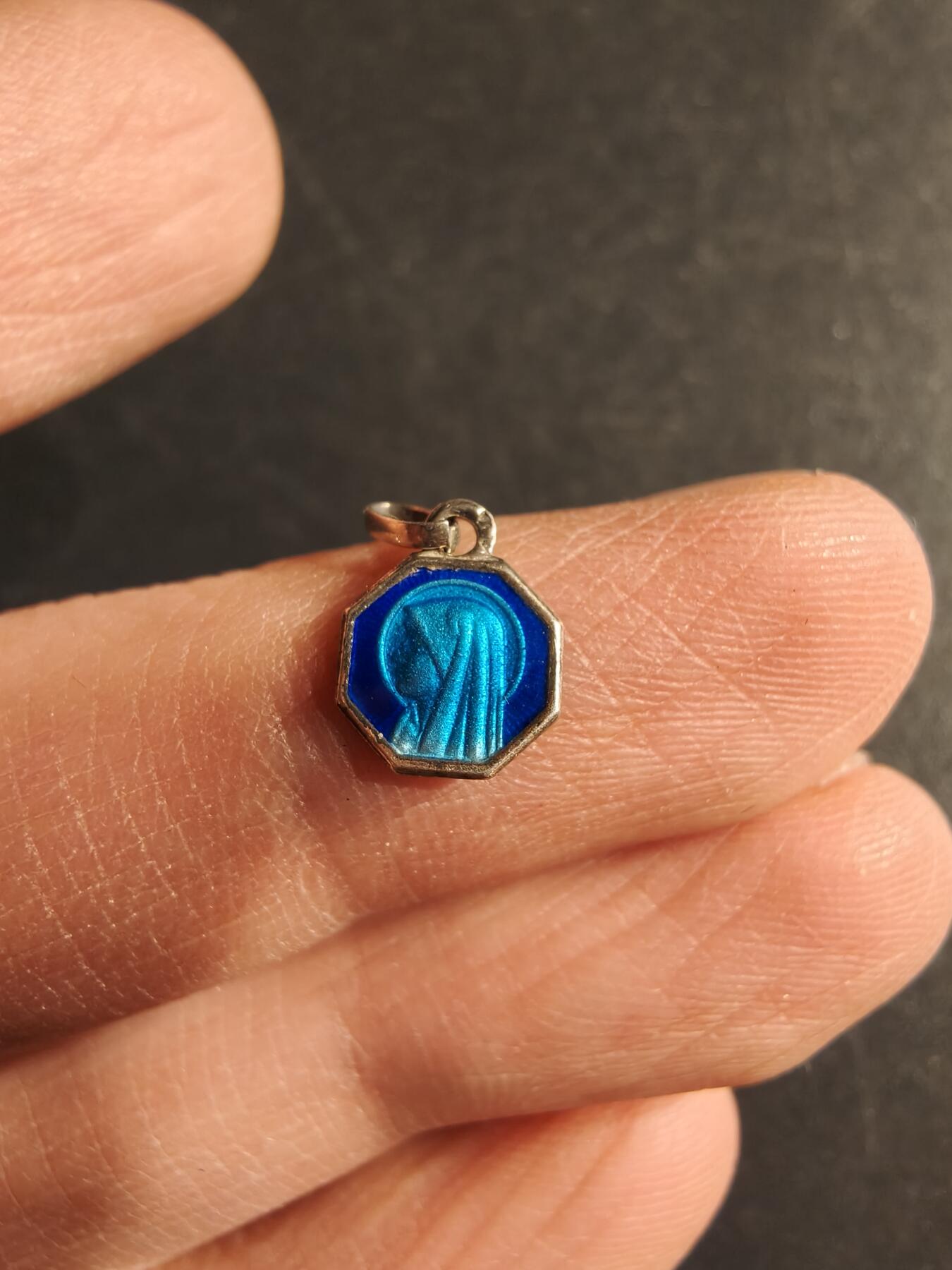 老王徽章第166期 法国天主教会纪念章    银质珐琅     0.4g