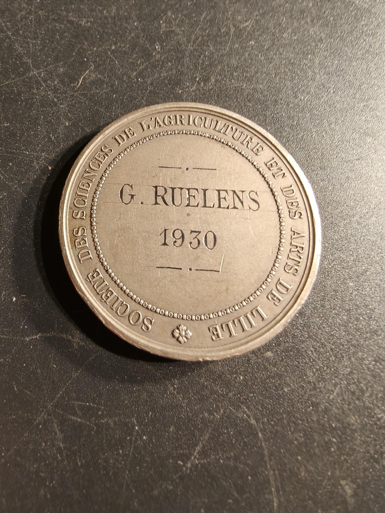 老王徽章第166期 法国里尔市农业科学协会大银章    原盒   800银   直径41mm.   重量39g