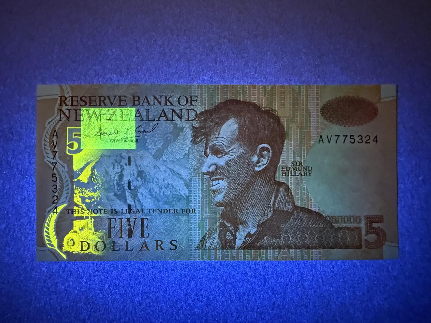 《艾美收藏》第222期-11.30周日外币畅拍 新西兰5元 UNC 1992年 黄眼企鹅