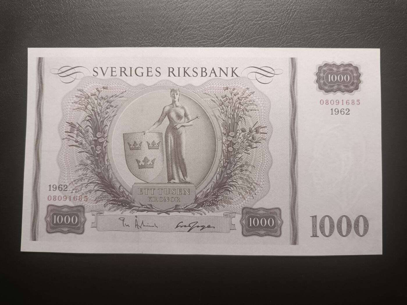 2025十一月第七期，总205期 瑞典1962年1000克朗AUNC，少见的大面值大票幅，瑞典人格化象征和古斯塔夫国王侧像