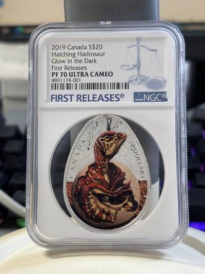 第183期拍卖 - 加拿大2019年孵化的鸭嘴龙荧光纪念银币NGC-PF70首无盒无证书，9999银，31.82克，发行4000枚