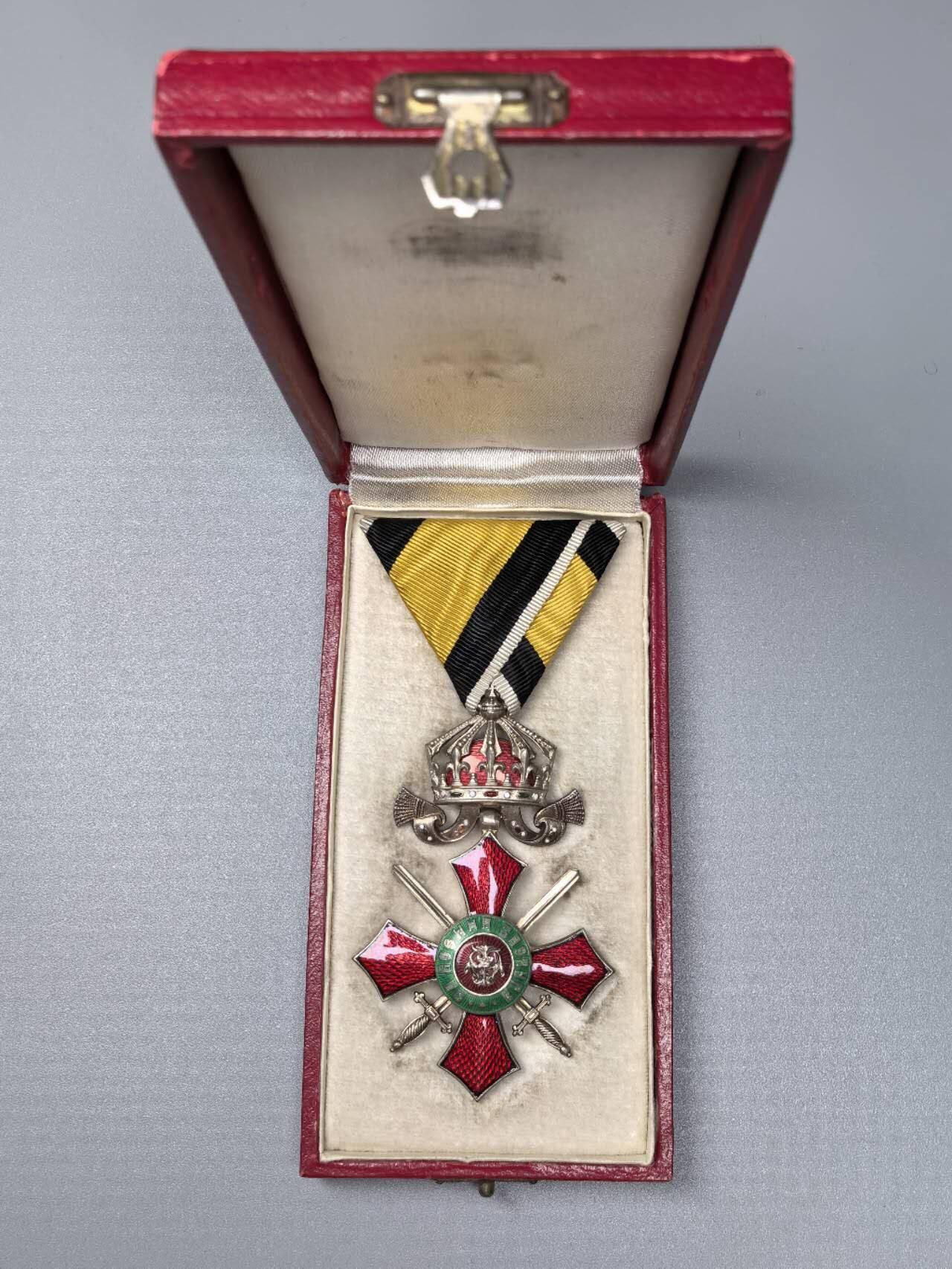 小驴勋章奖章收藏11月29日周六晚六点拍卖（珍爱和平，收藏战争，铭记历史，勿忘国耻，忠党爱国。有偿代拍，送拍规则在简介最后，参拍须阅读规则后再参拍，关系到运费包装发货时效真假辨别等关键信息，拍卖时不再发原图，看大图店主微信码在拍卖店铺介绍里）