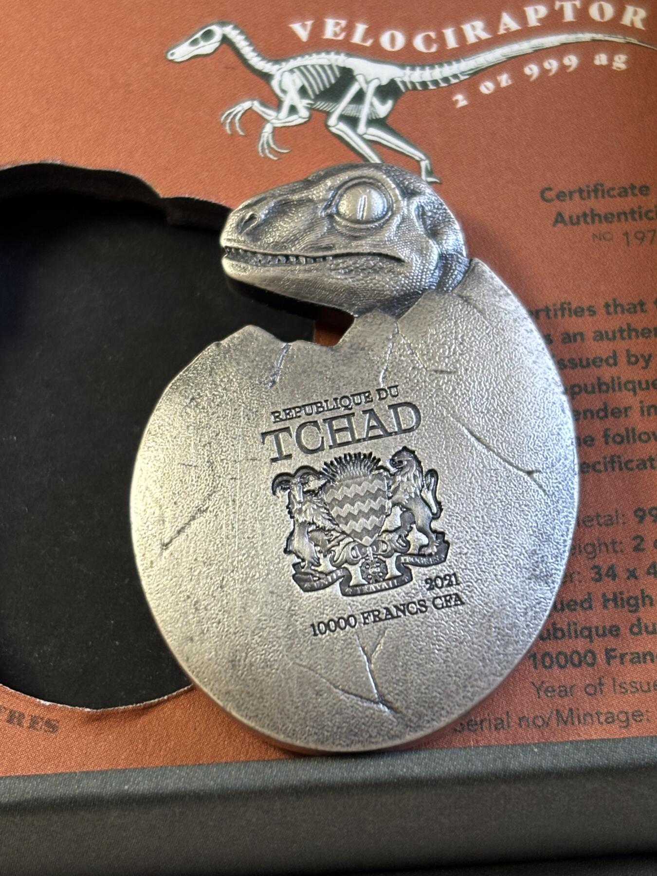 第183期拍卖 乍得2021年迅猛龙诞生2盎司高浮雕仿古异形银币，2盎司，999银，发行500枚