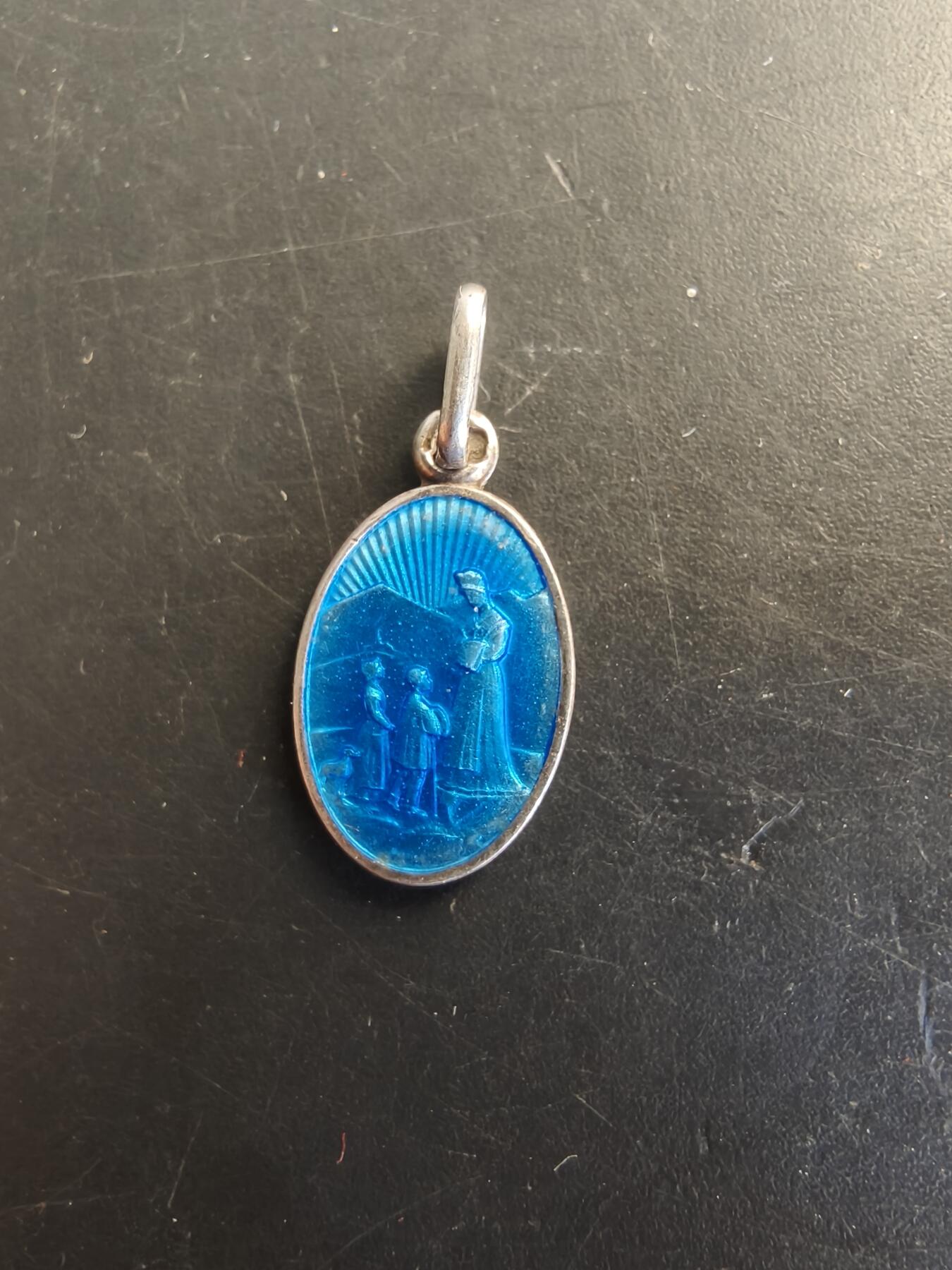 老王徽章第166期 法国天主教会纪念章    银质珐琅     0.8g