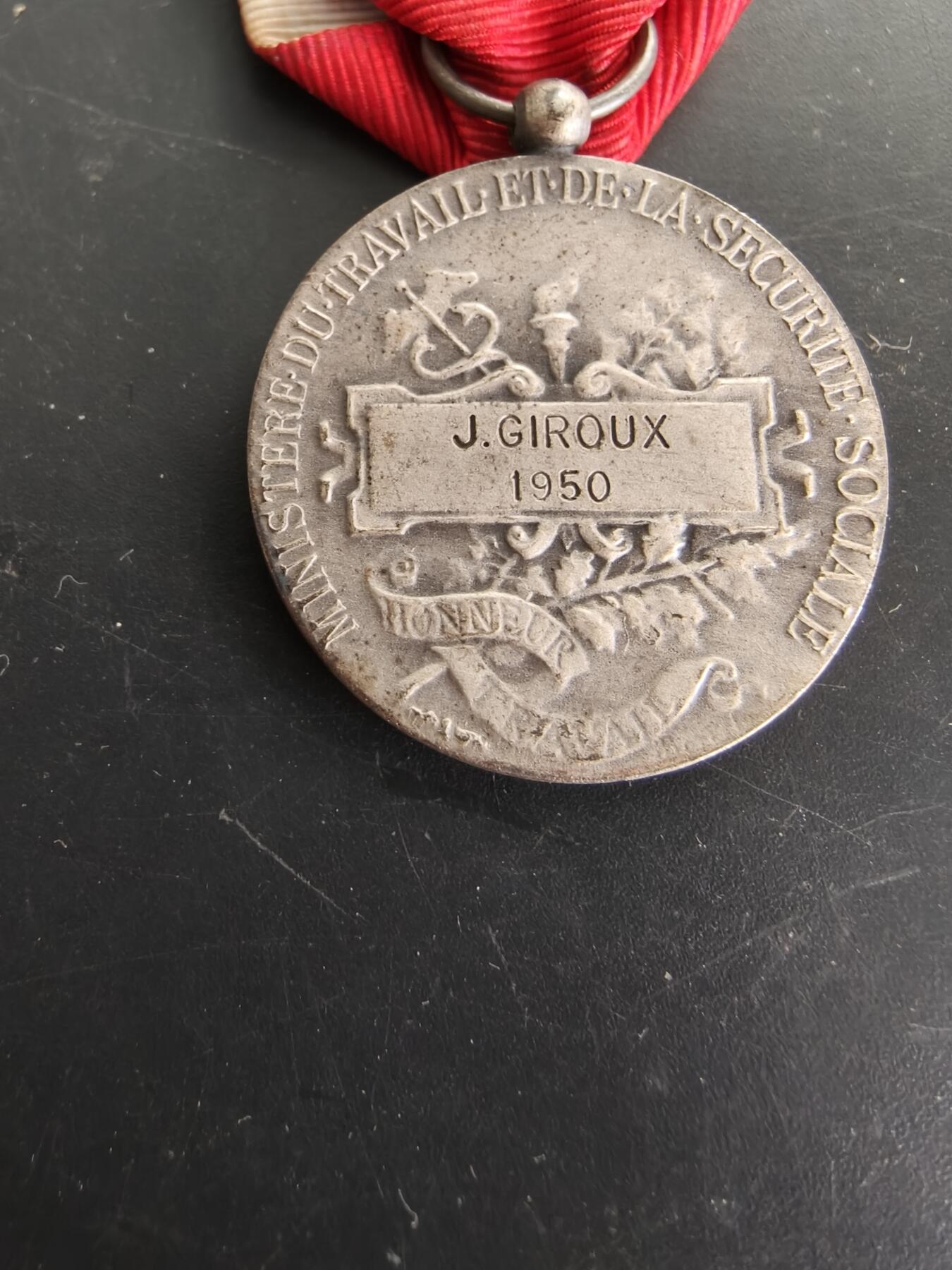 老王徽章第166期 法国银级劳工奖章     950银     11.7g