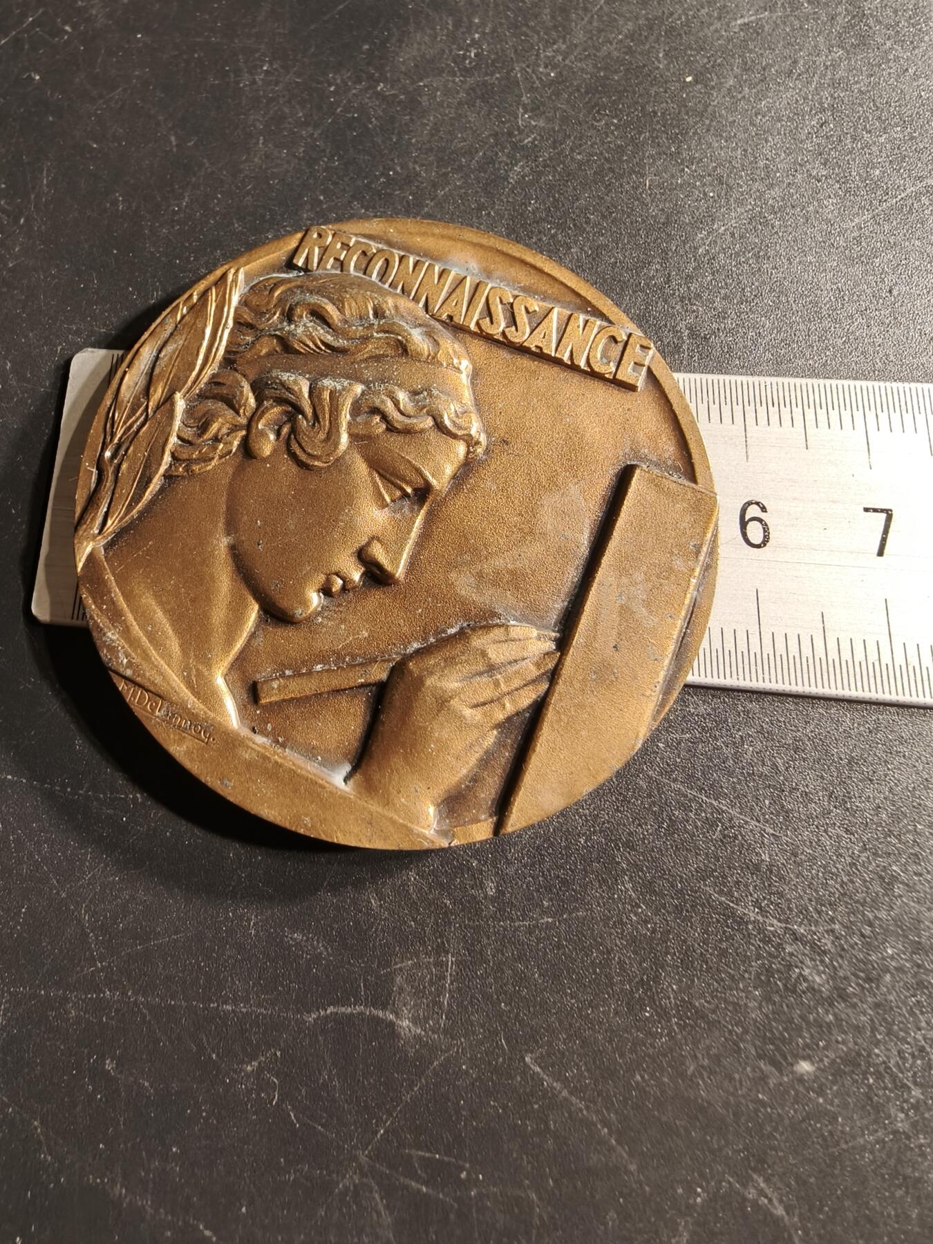 老王徽章第166期 法国感恩大铜章     直径56mm.   重量78g