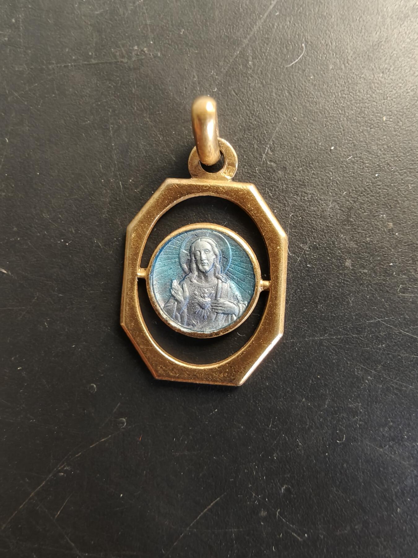 老王徽章第166期 法国天主教会纪念章    带珐琅     