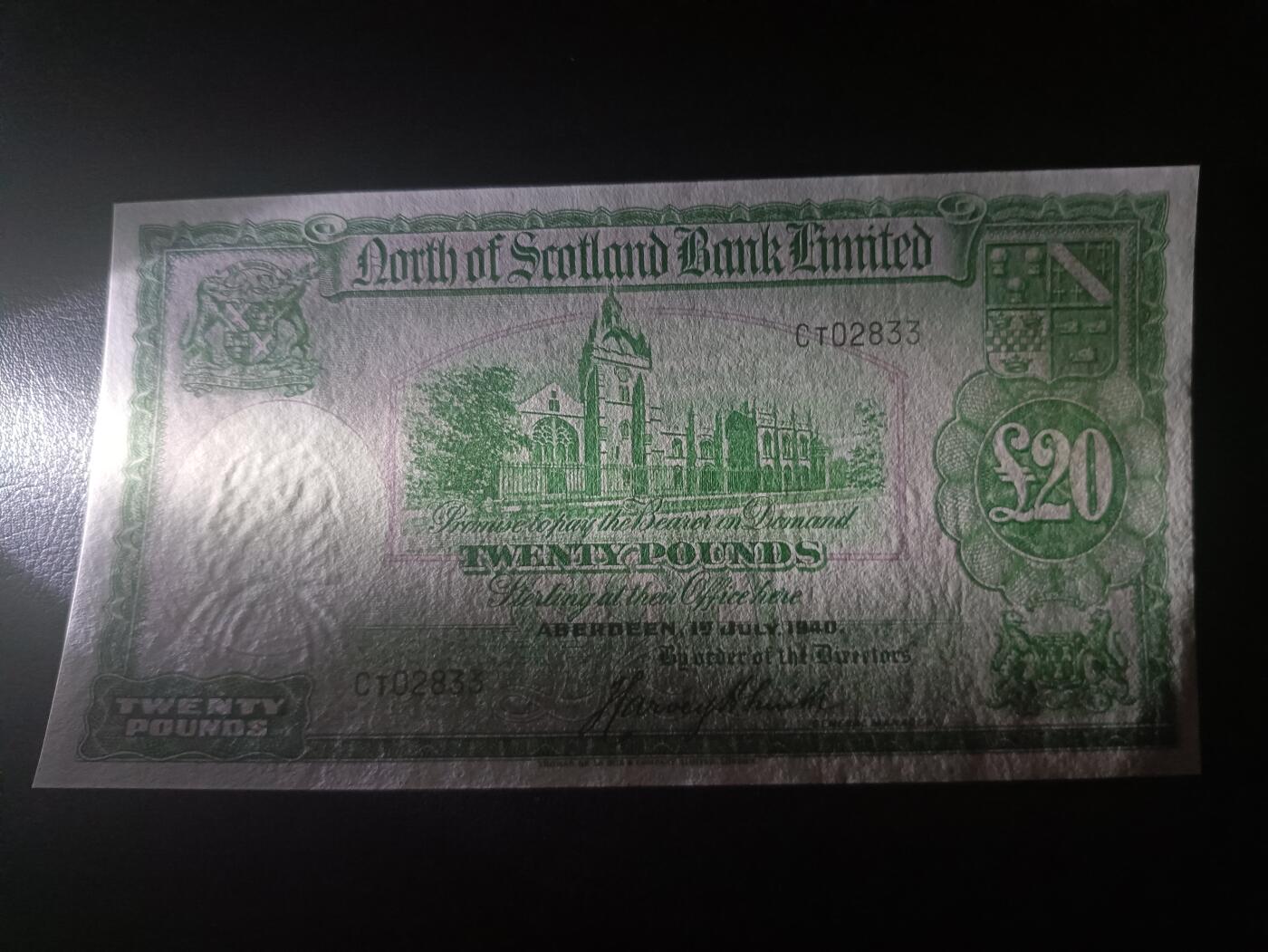 2025十一月第七期，总205期 苏格兰北方银行1940年20镑AUNC无47千位号2833，阿伯丁大教堂和银行徽章，极稀有早期战前大票幅大面值品种，已不存在的银行