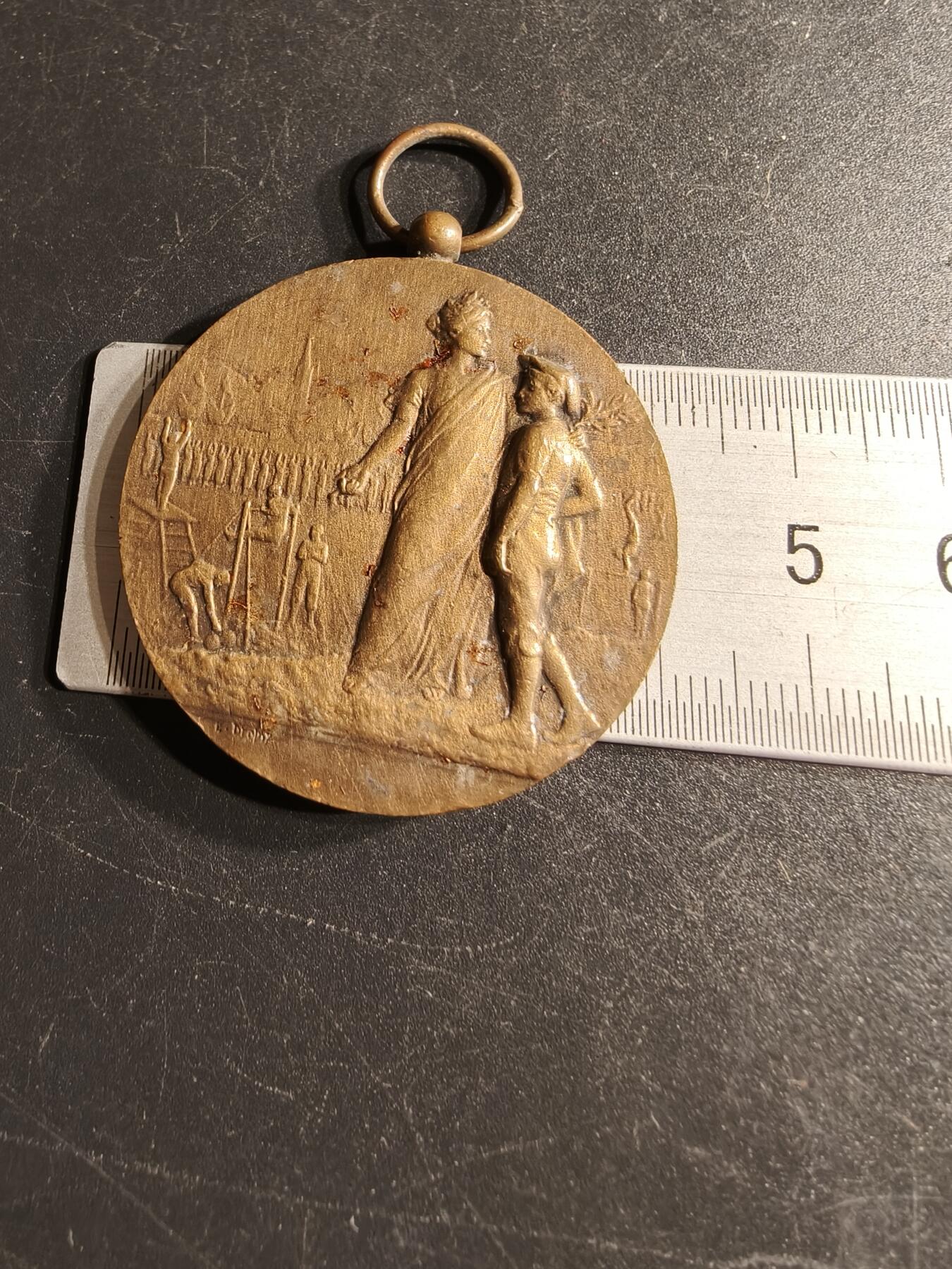 老王徽章第166期 法国体操协会铜奖章   大师Dropsy作品  直径41mm.   重量30g